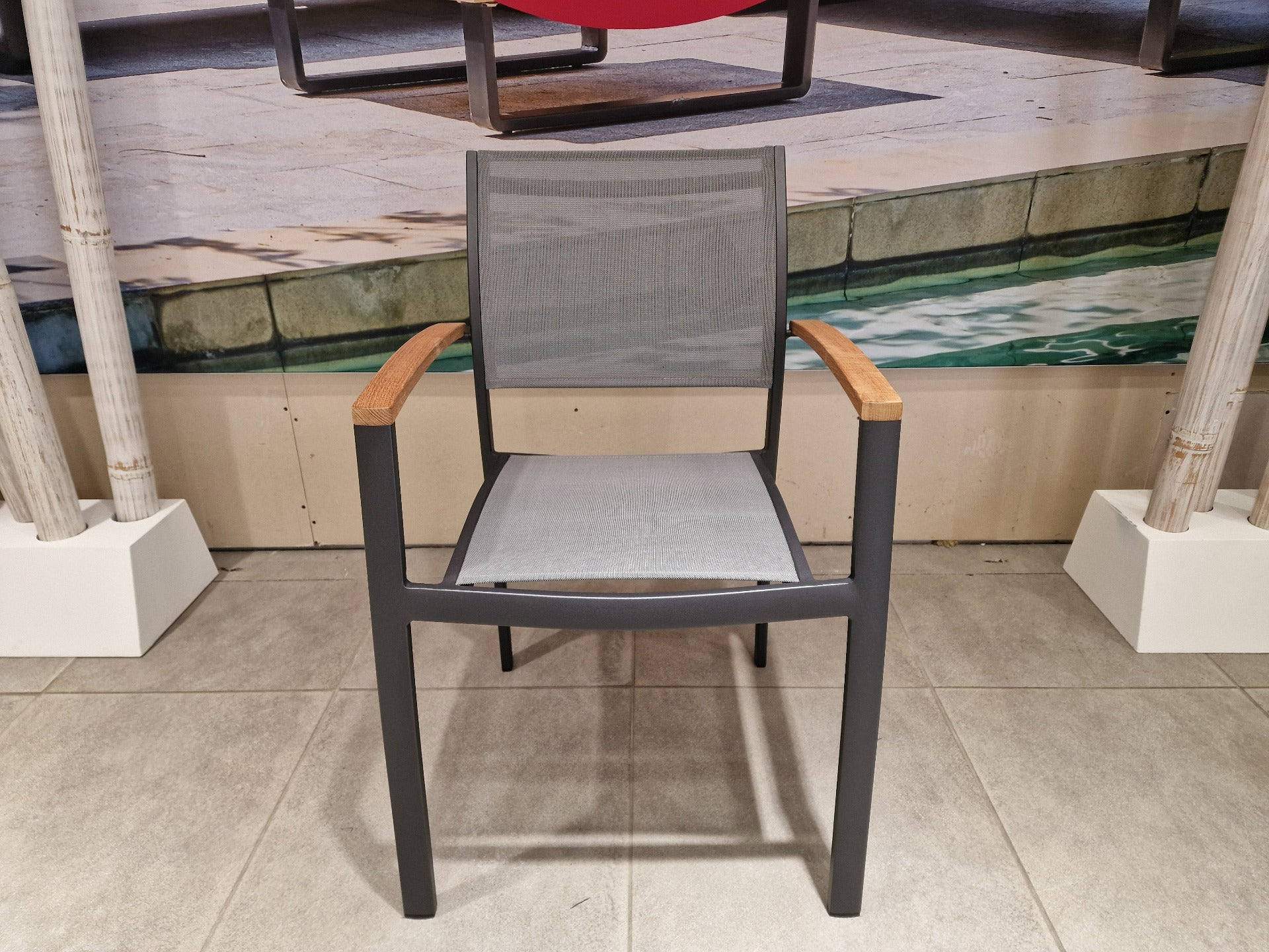 Alu Stapelstoel Namur Charcoal Mat - Silver Grey Textilene + Teak Arm