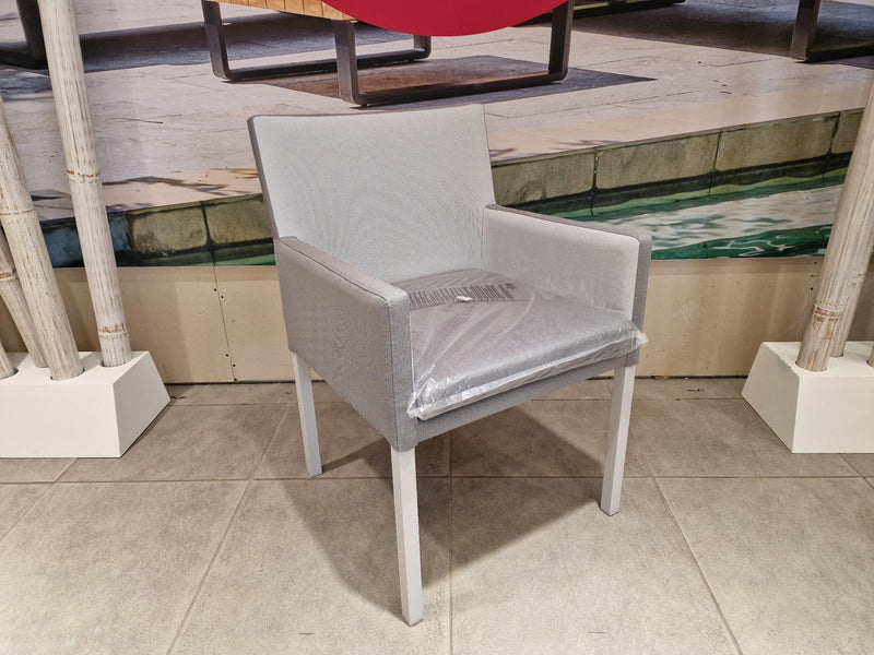 Antas Armstoel - Alu Warm Light Grey - Met Taupe grey/White Sens + Taupe Grey kussen