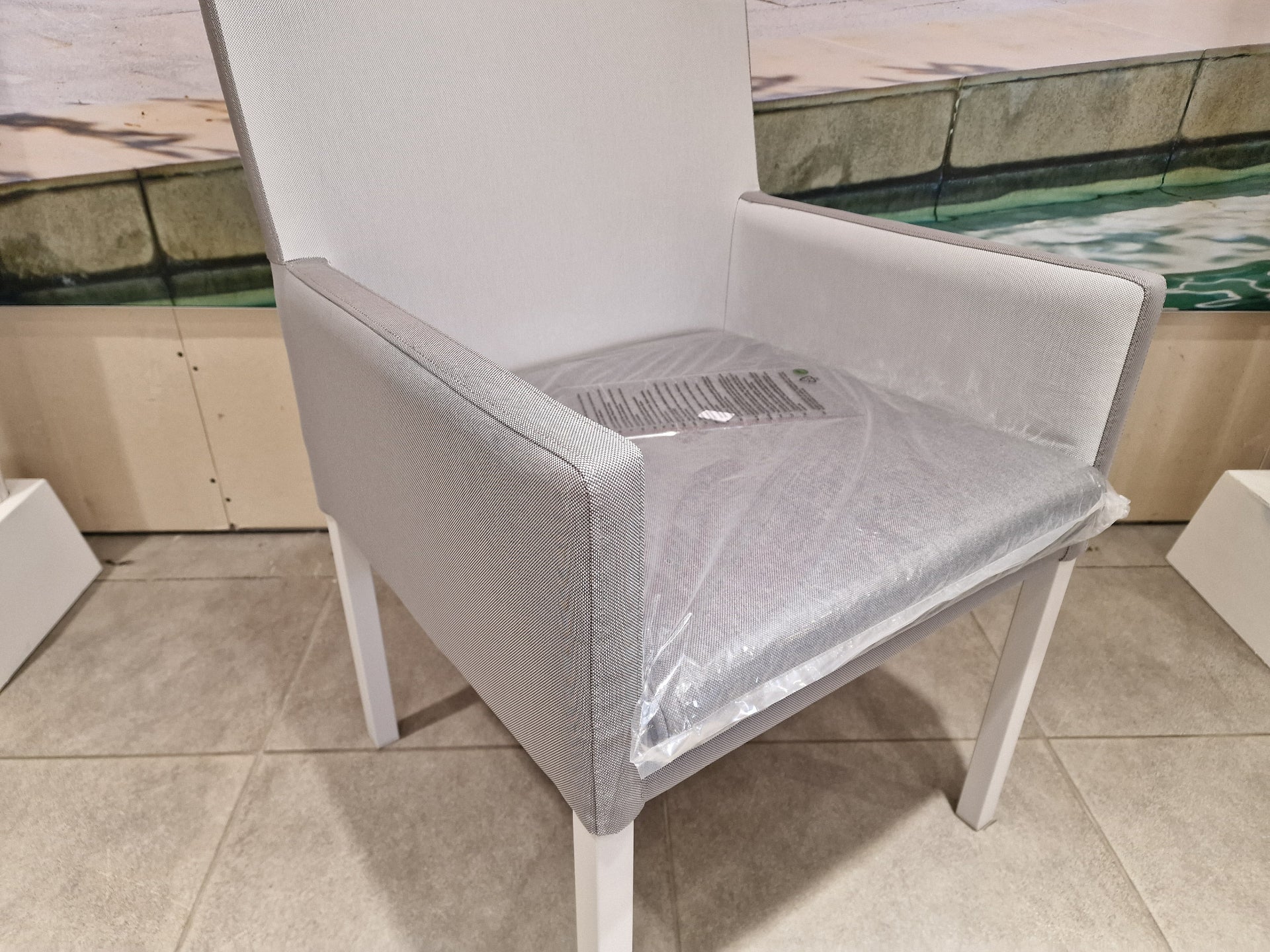 Antas Armstoel - Alu Warm Light Grey - Met Taupe grey/White Sens + Taupe Grey kussen