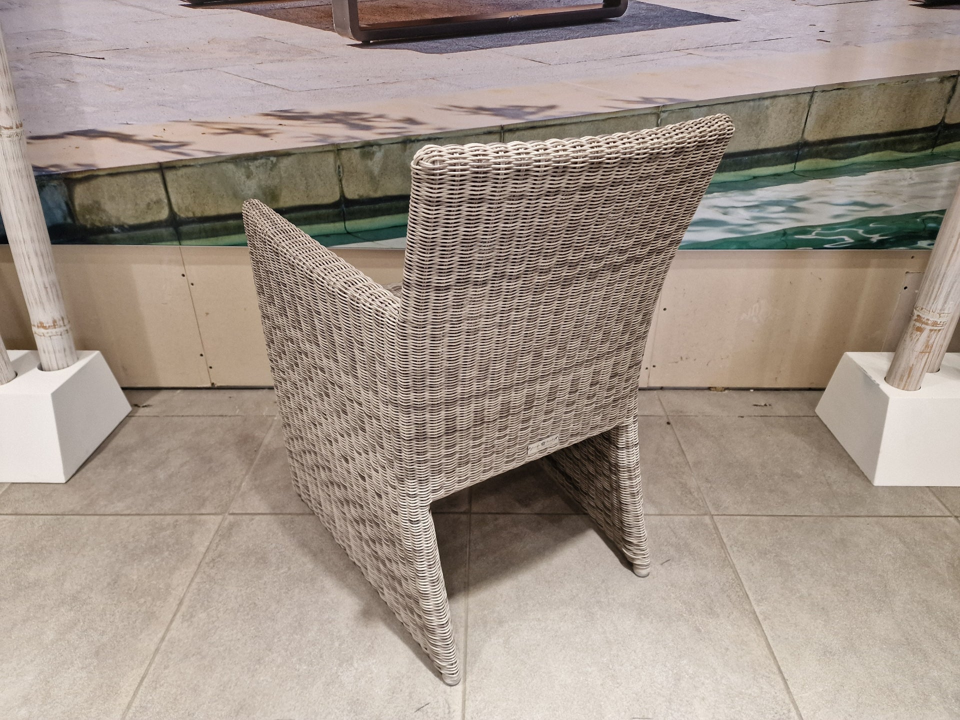 Wickerstoel Mora Met Arm Ronde Draad White Coral