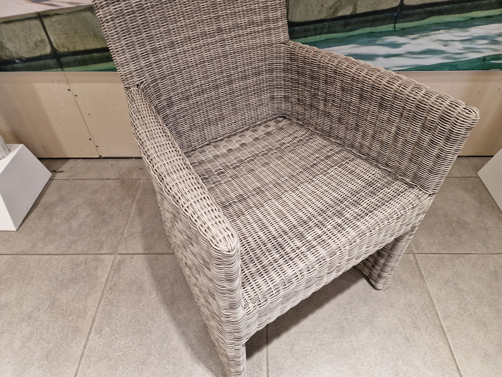 Wickerstoel Mora Met Arm Ronde Draad White Coral