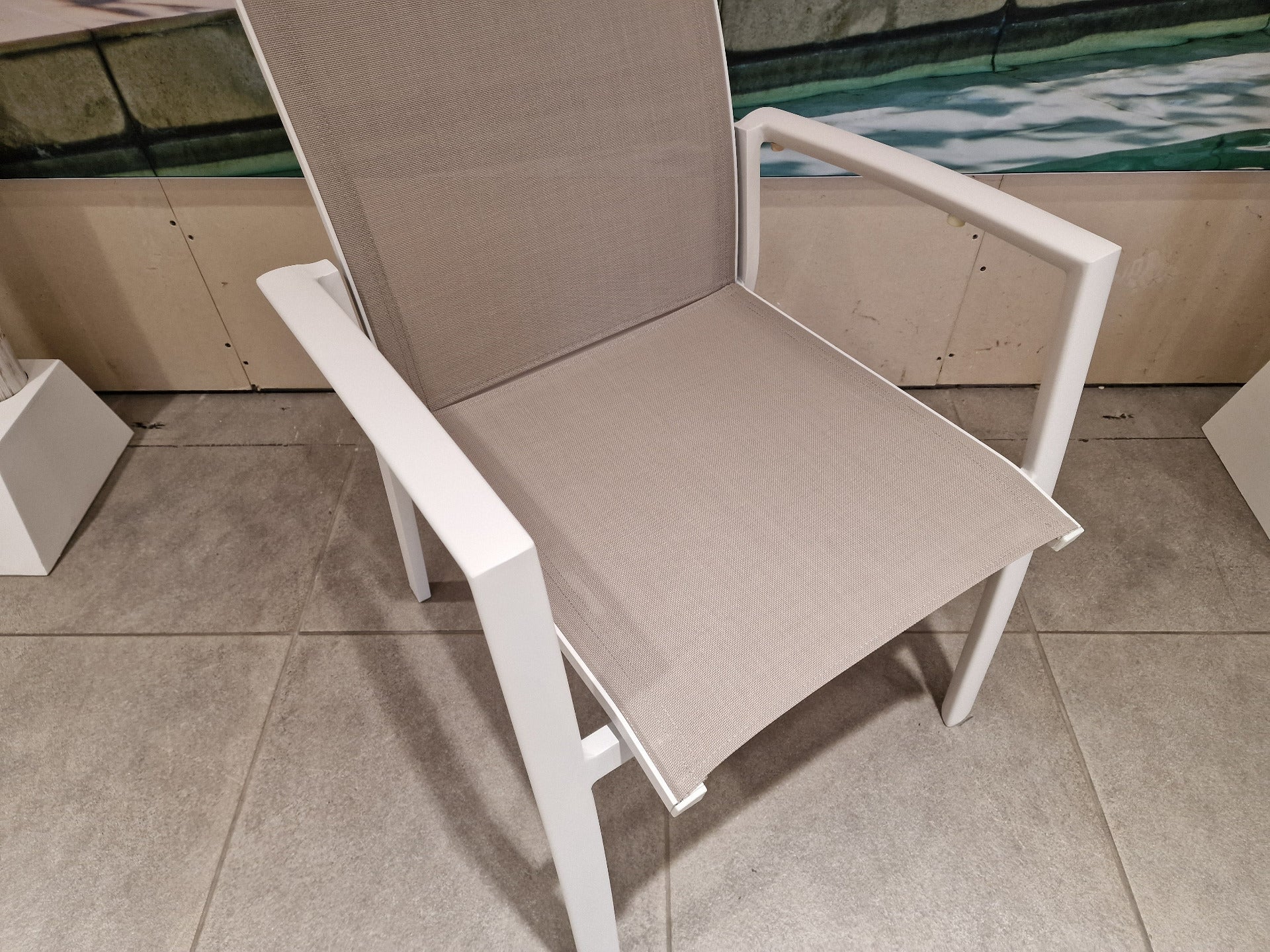 Alu Stapelstoel Sydney Wit Mat- Light Taupe Textilene