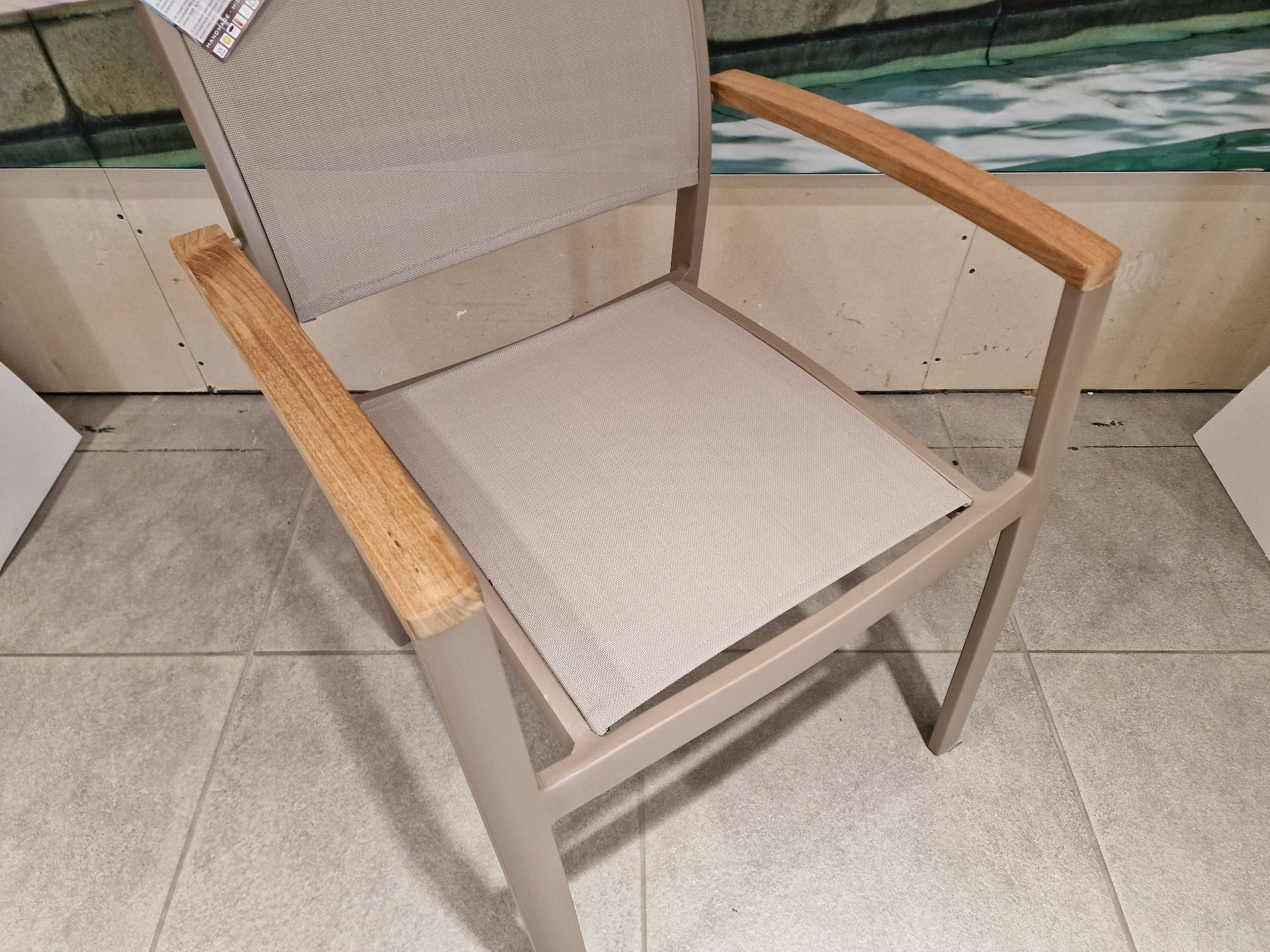 Alu Stapelstoel Namur Champagne Mat - Light Taupe Textilene + Teak Arm Rest