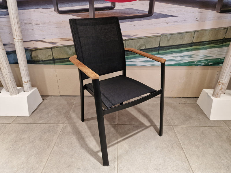 Alu Stapelstoel Bilbao Zwart Mat Alu + Zwart Textilene + Teak Armleuning
