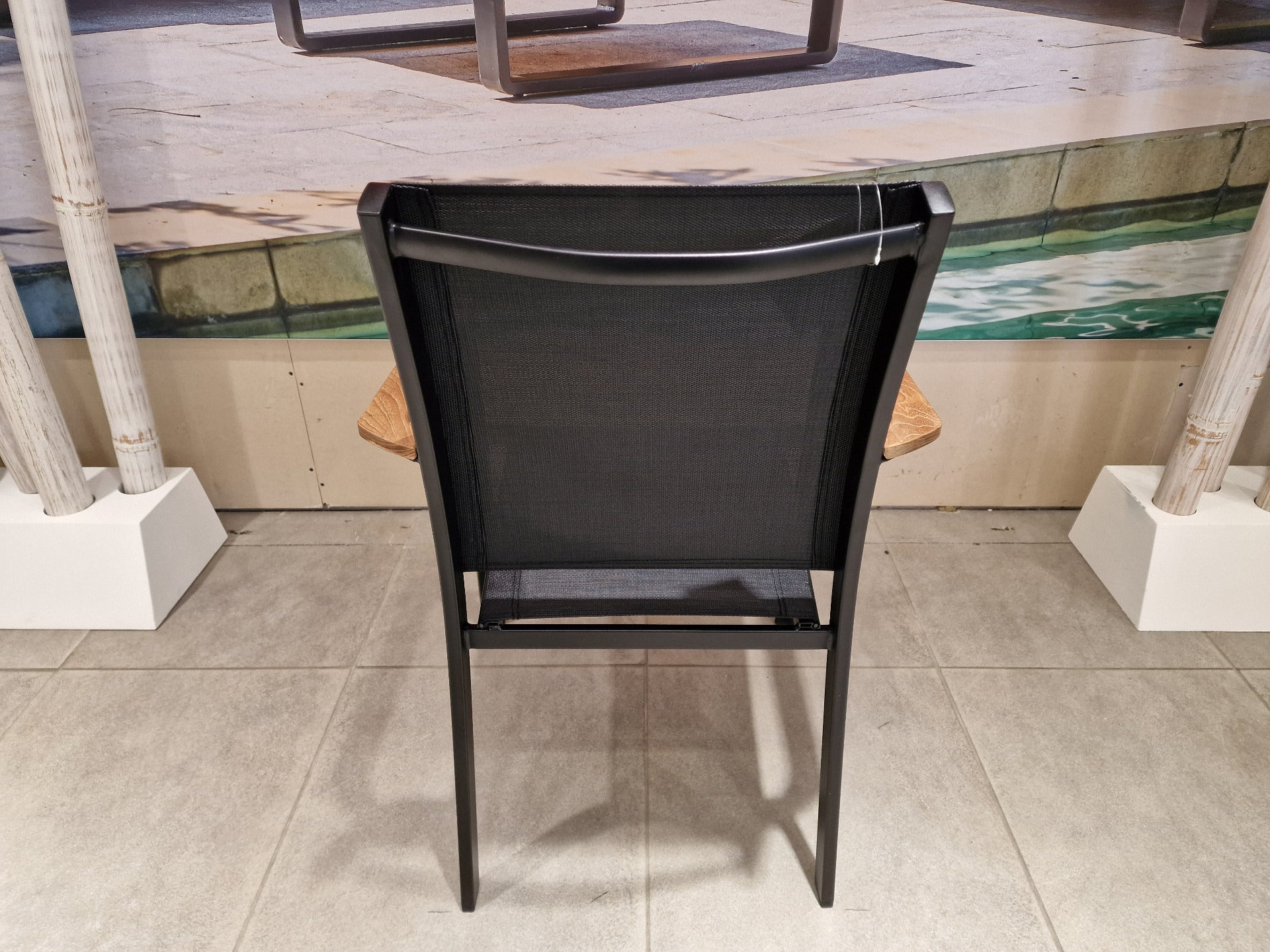 Alu Stapelstoel Bilbao Zwart Mat Alu + Zwart Textilene + Teak Armleuning