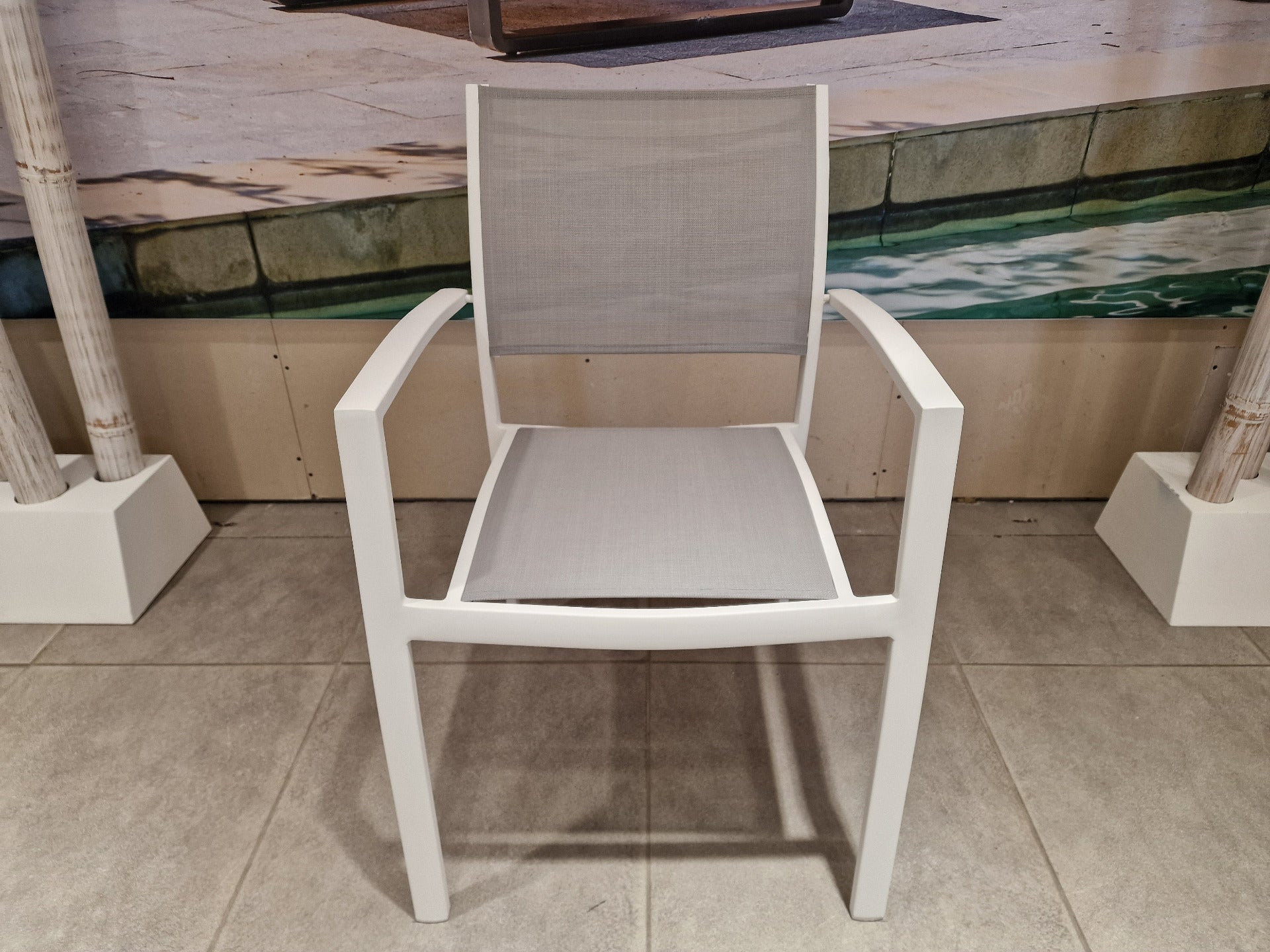 Alu Stapelstoel Namur White Mat - Light Grey Textilene + Alu Armleuning