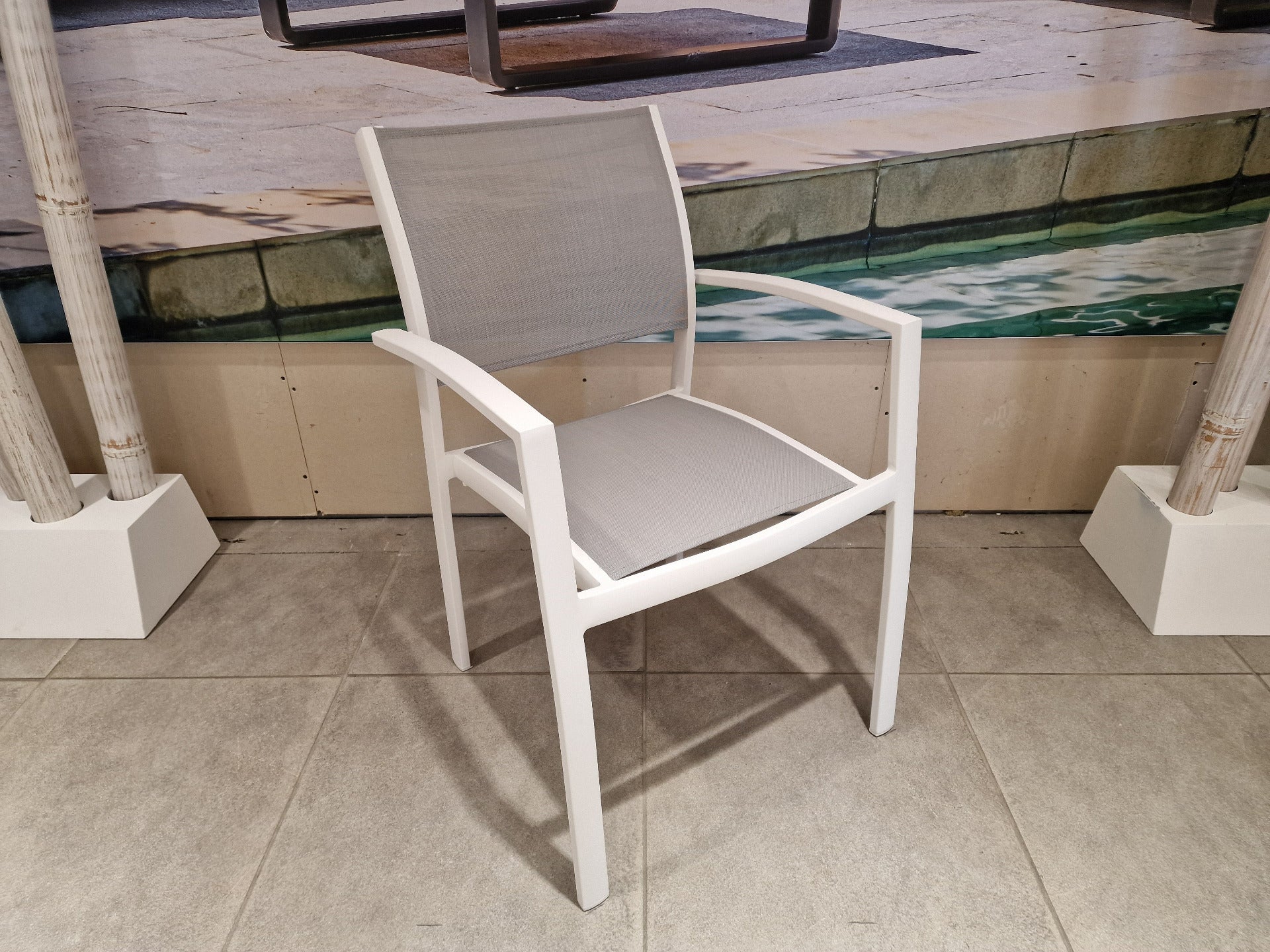 Alu Stapelstoel Namur White Mat - Light Grey Textilene + Alu Armleuning