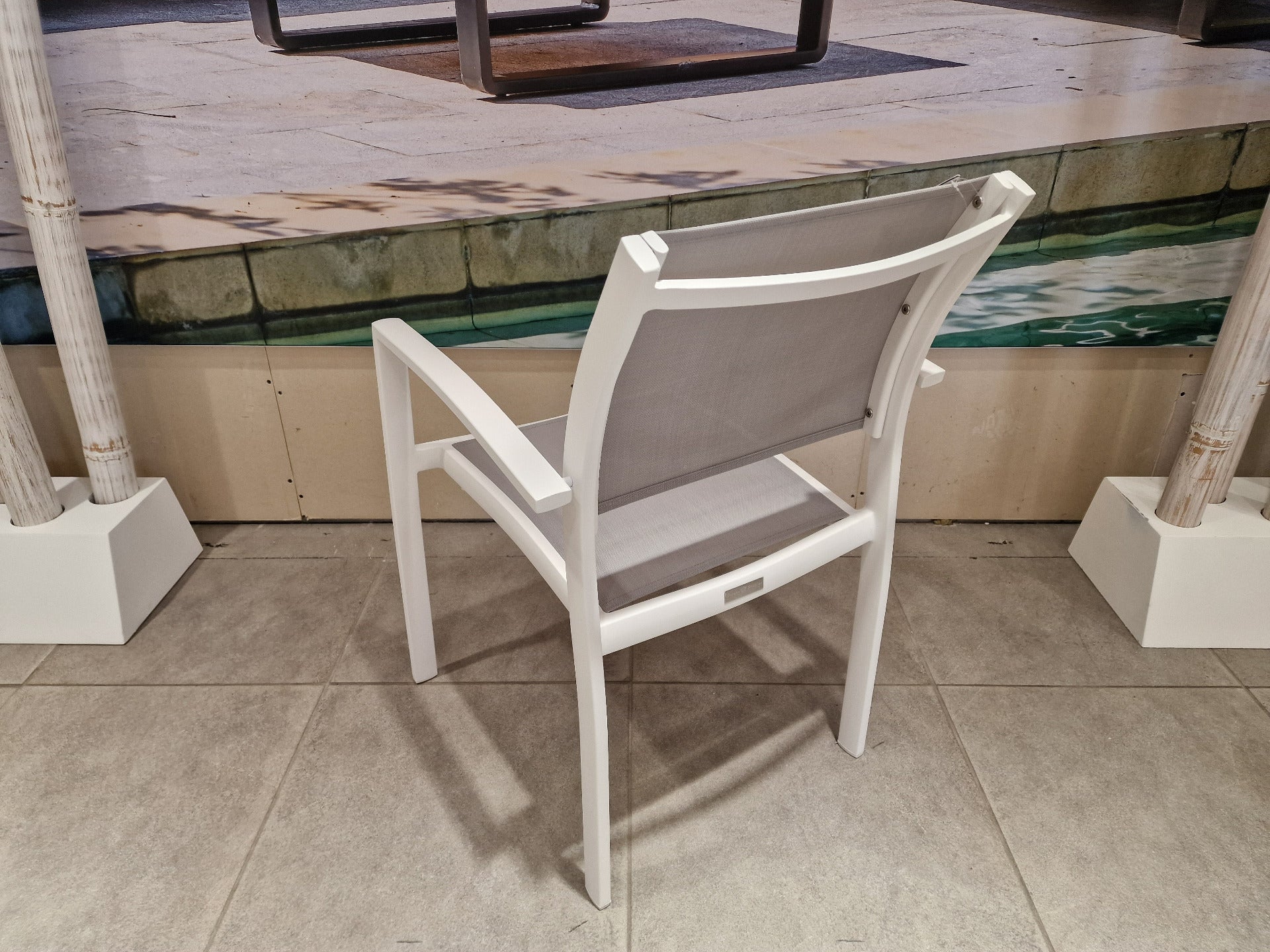 Alu Stapelstoel Namur White Mat - Light Grey Textilene + Alu Armleuning