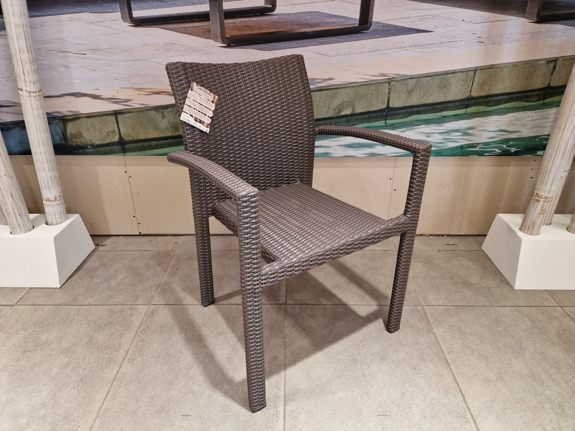 Ergo Stapelbare Wickerstoel Met Arm Platte Draad Taupe Polypeel Luxury L