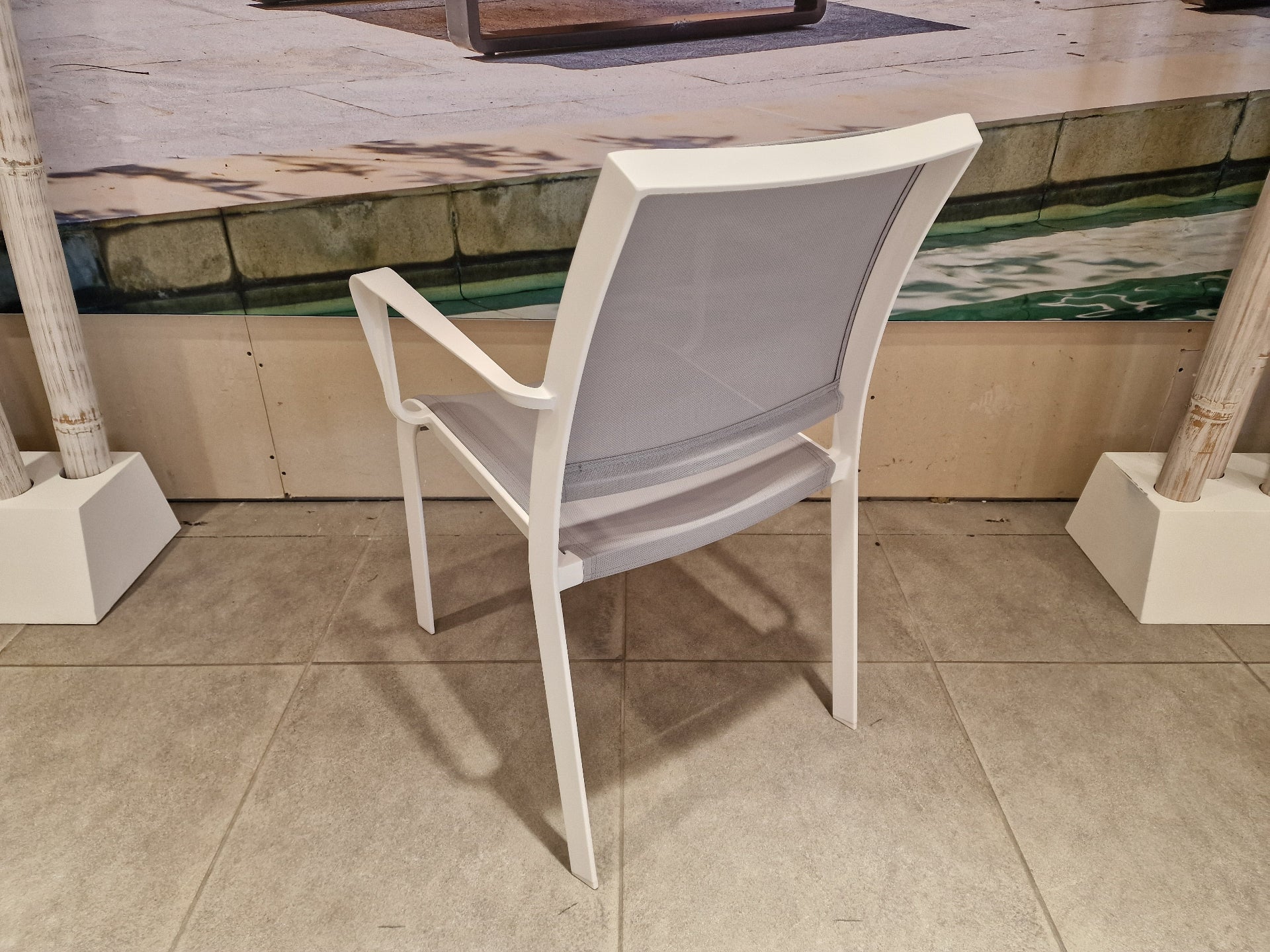 Alu Stapelstoel Nice White Mat + Light Grey Textilene + Armleuning