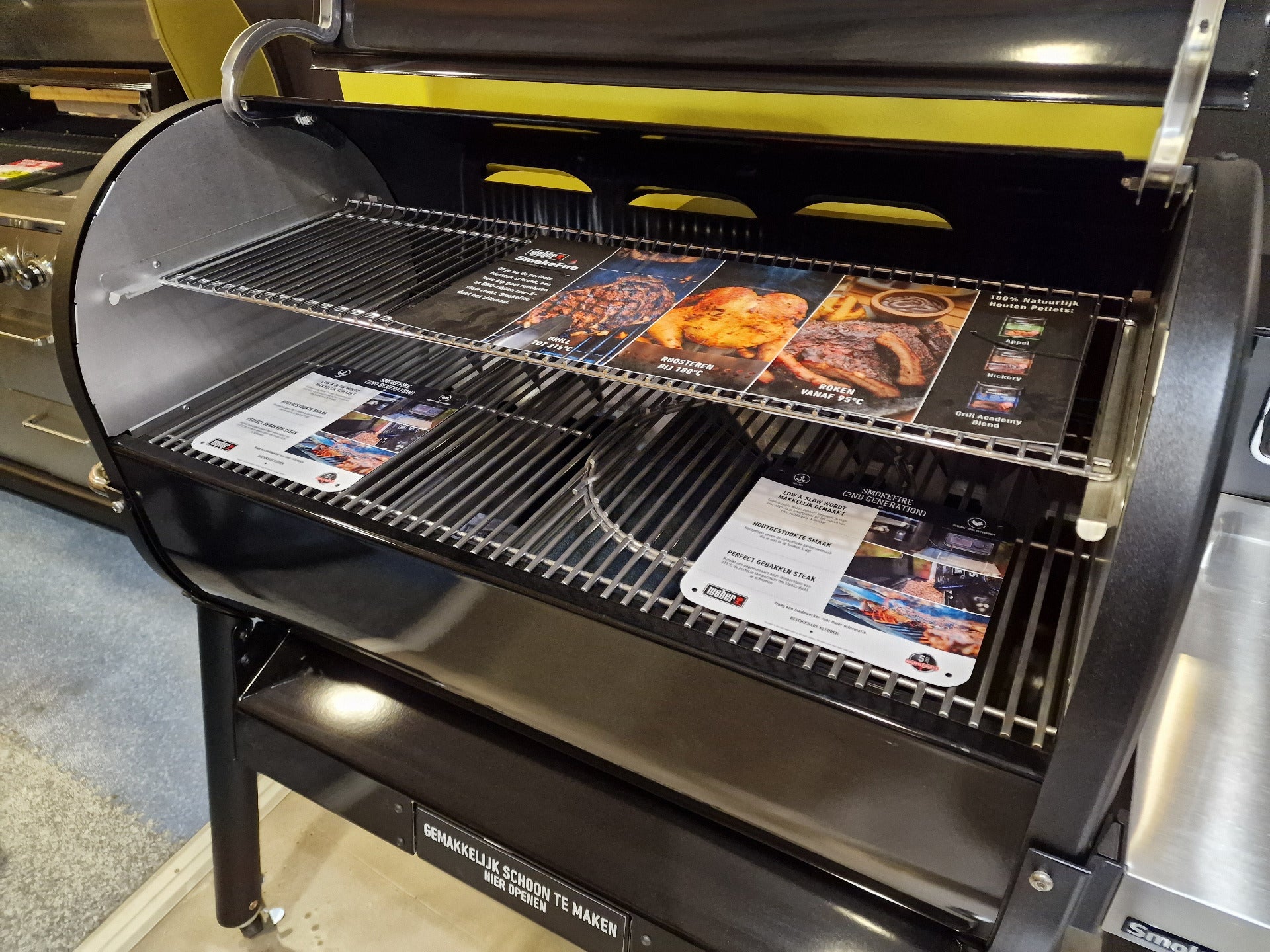 SmokeFire EX4 GBS Black Houtgestookte Pelletbarbecue