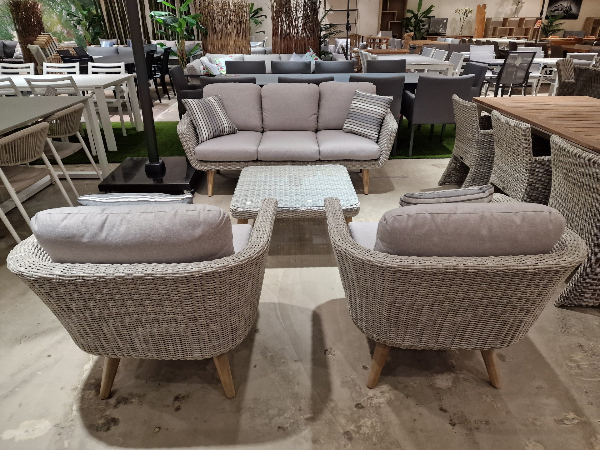 Mirelo Lounge Set 3-zit + 2x 1-zit + salontafel - Wicker Natural White Grey