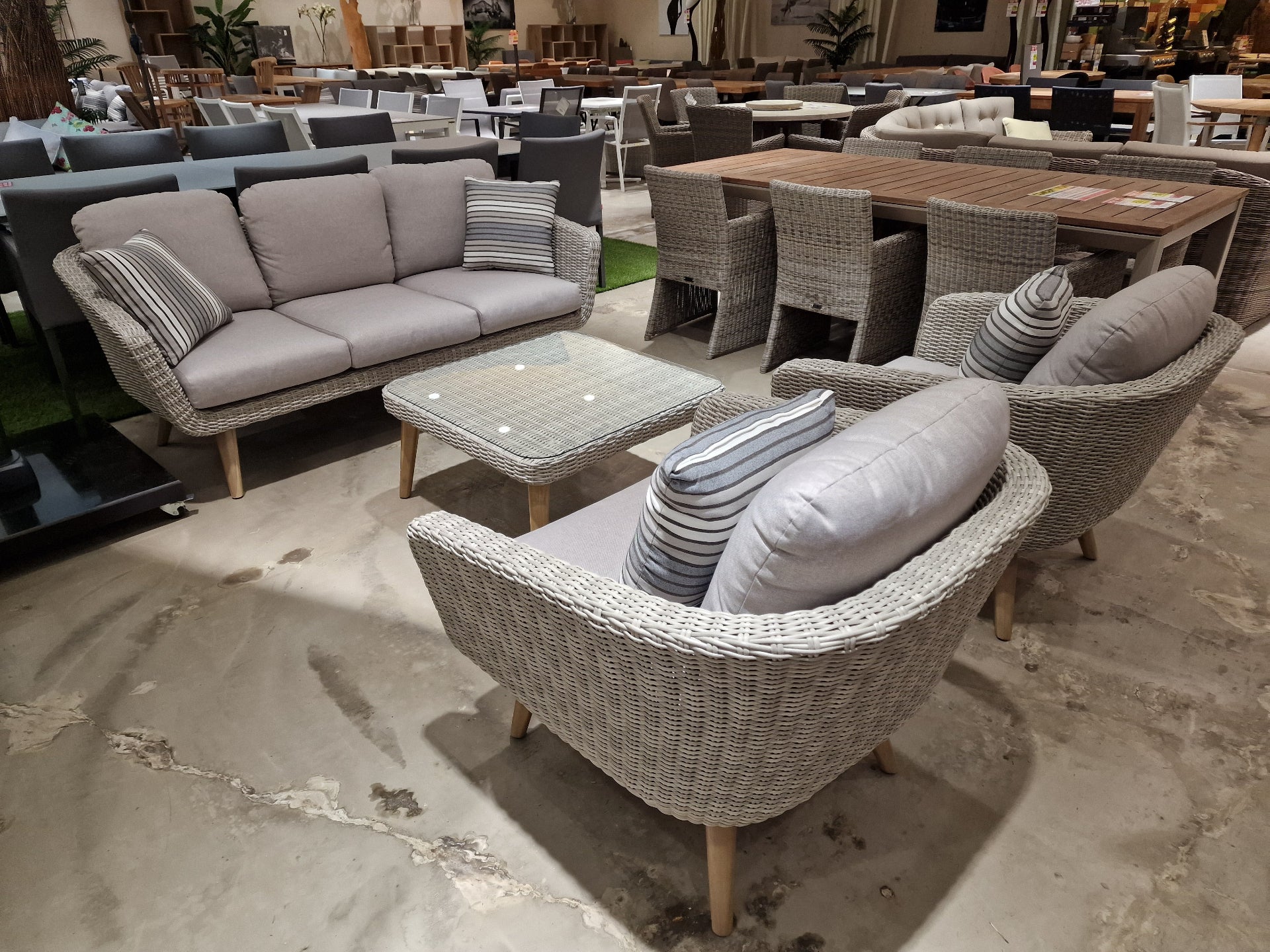 Mirelo Lounge Set 3-zit + 2x 1-zit + salontafel - Wicker Natural White Grey