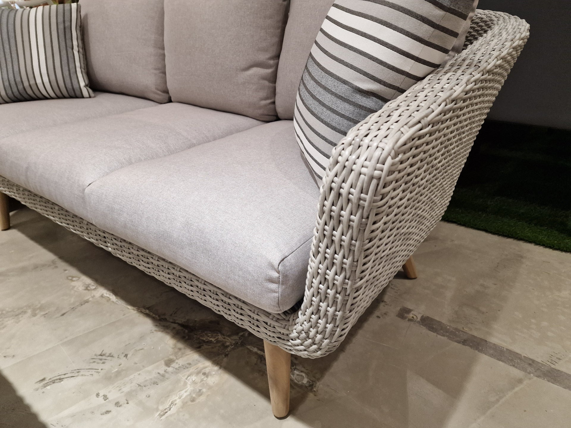 Mirelo Lounge Set 3-zit + 2x 1-zit + salontafel - Wicker Natural White Grey