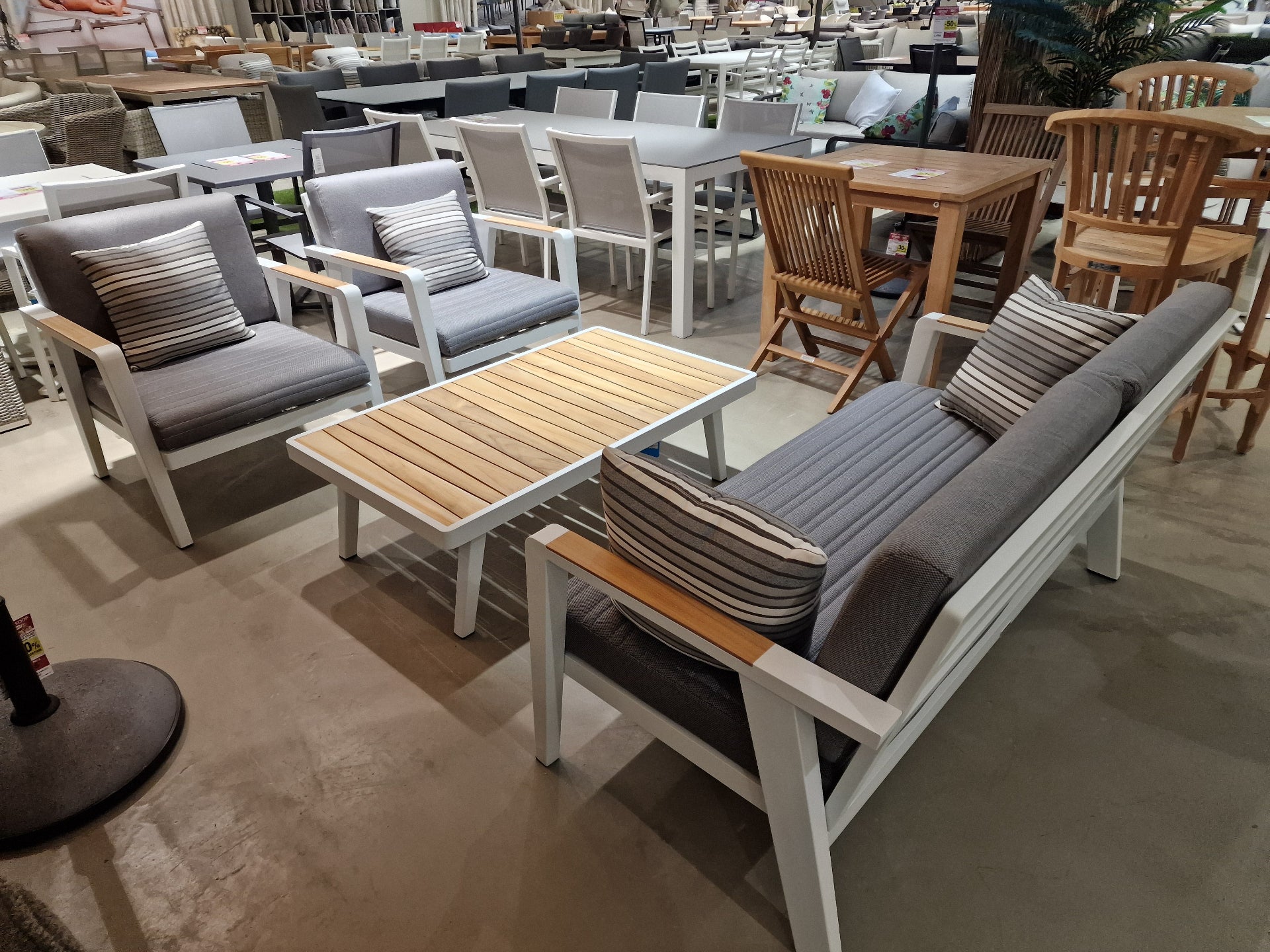 Alu / Teak Lounge Guadeloupe Set 1x 2-zit + 2x 1-zit + Salontafel White Alu