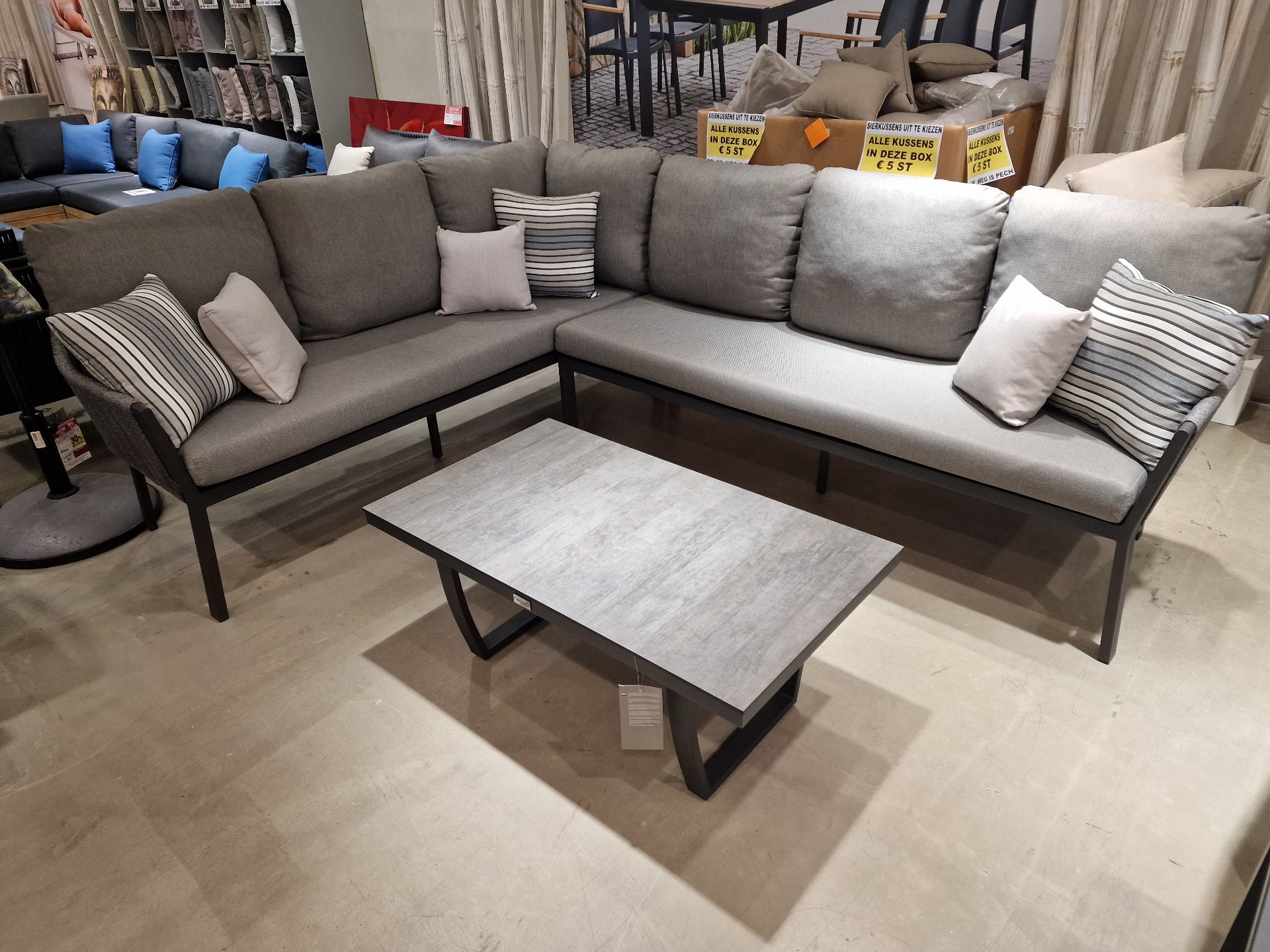 Alu Loungeset Liv Right 267cm x 208cm x H95cm - Charcoal Frame + Valencia Coffee Table 105cm x 60cm x H45cm Charcoal Frame