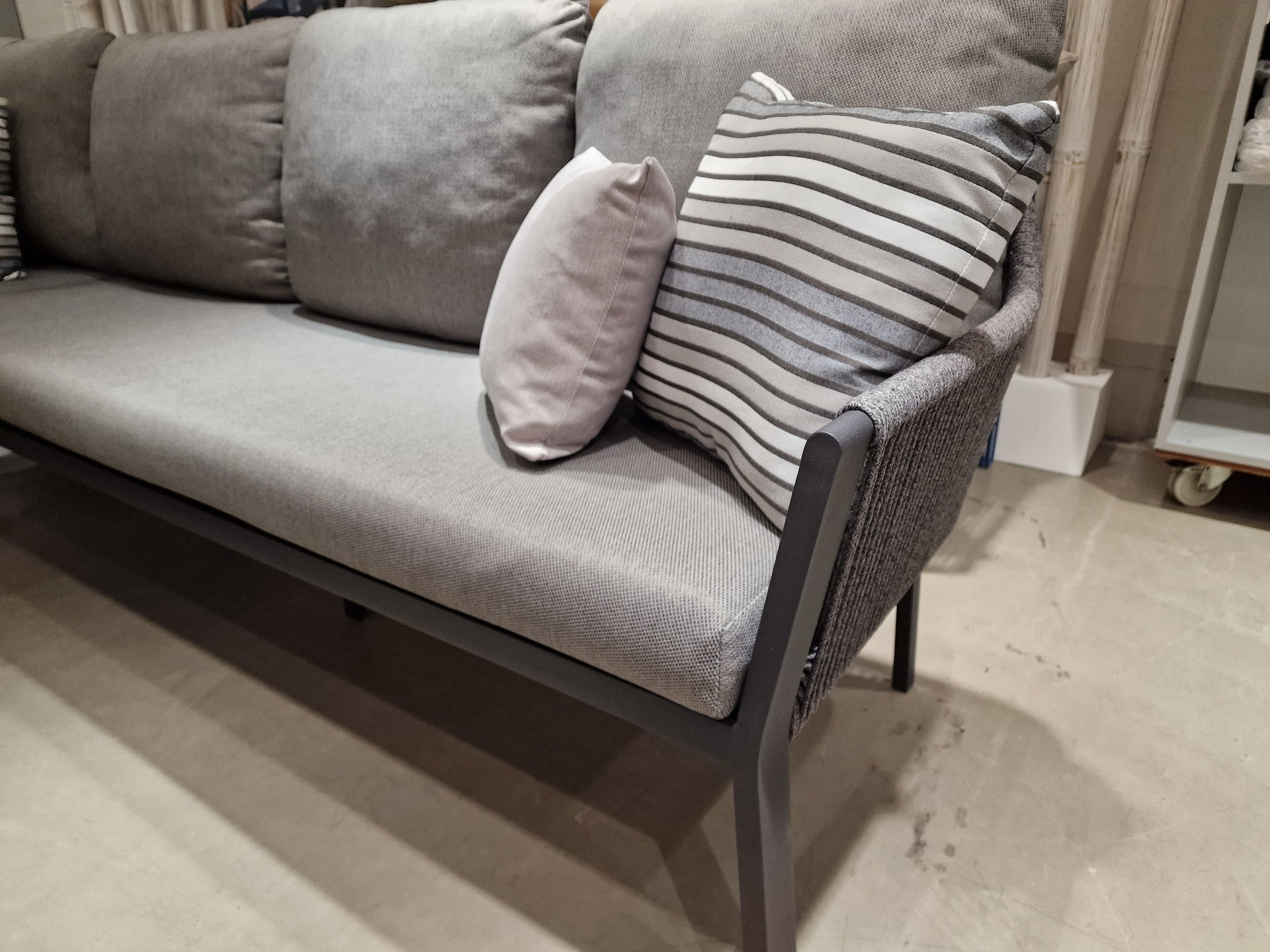 Alu Loungeset Liv Right 267cm x 208cm x H95cm - Charcoal Frame + Valencia Coffee Table 105cm x 60cm x H45cm Charcoal Frame