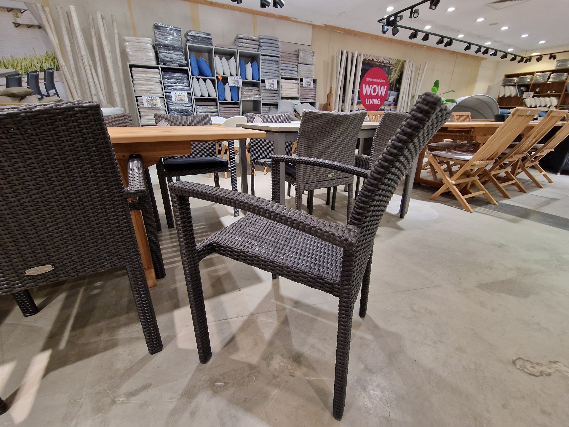 Ergo Stapelbare Wickerstoel Met Arm - Platte Draad - Java Brown