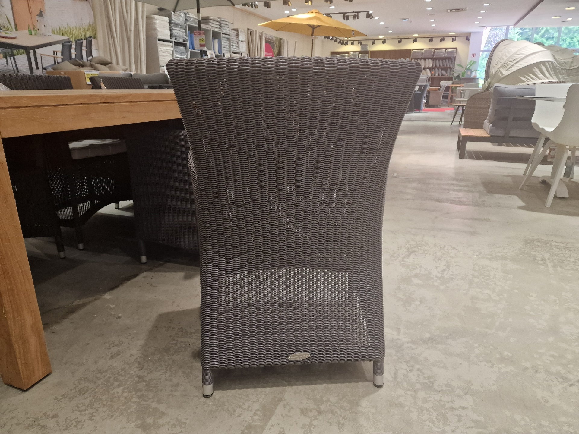 Wickerzetel met Arm - Ronde Draad - Taupe Polycore Luxury Lounge