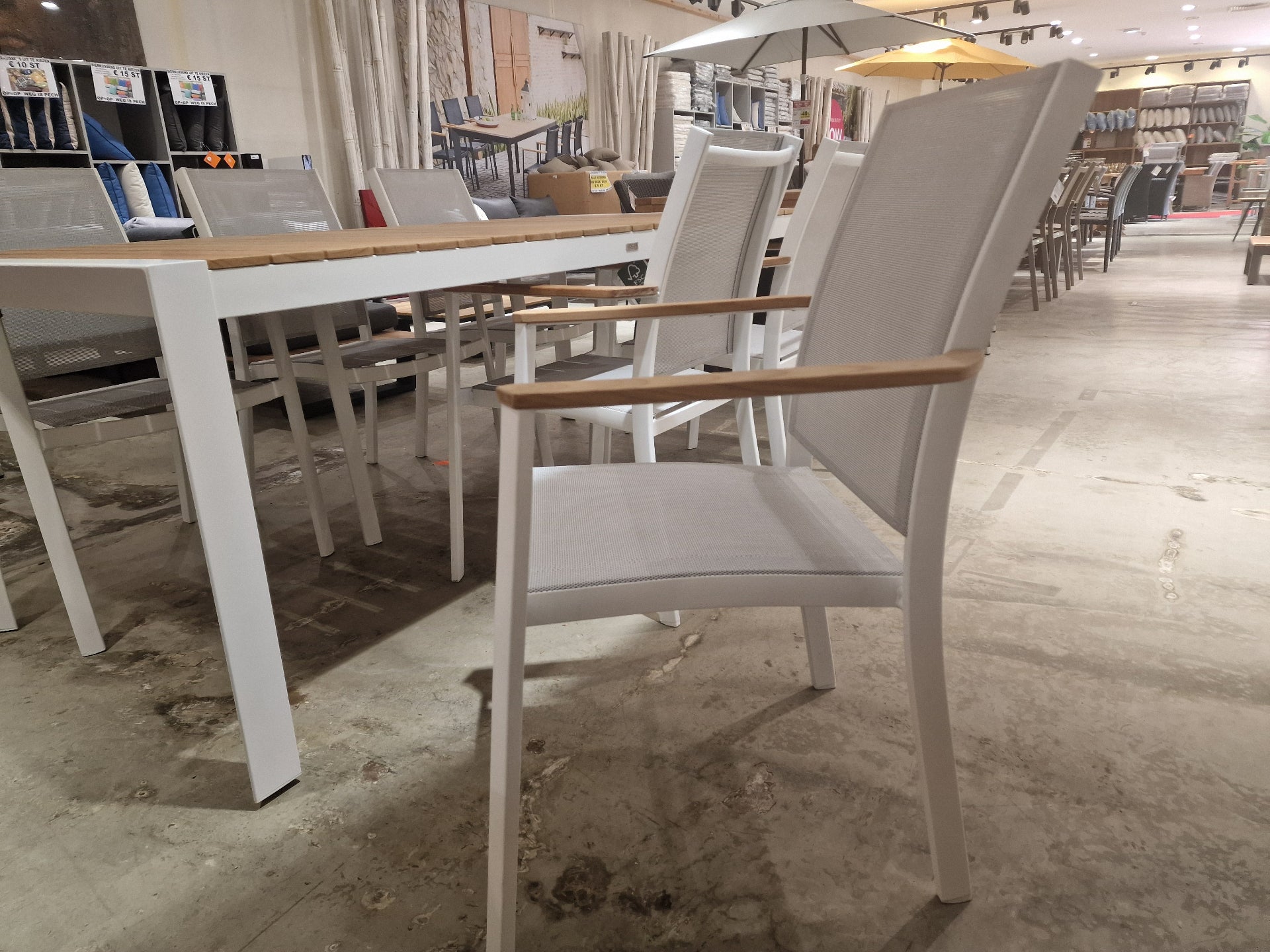 Alu Stapelstoel Bilbao White Mat Alu + Light Grey Textilene + Teak Arm