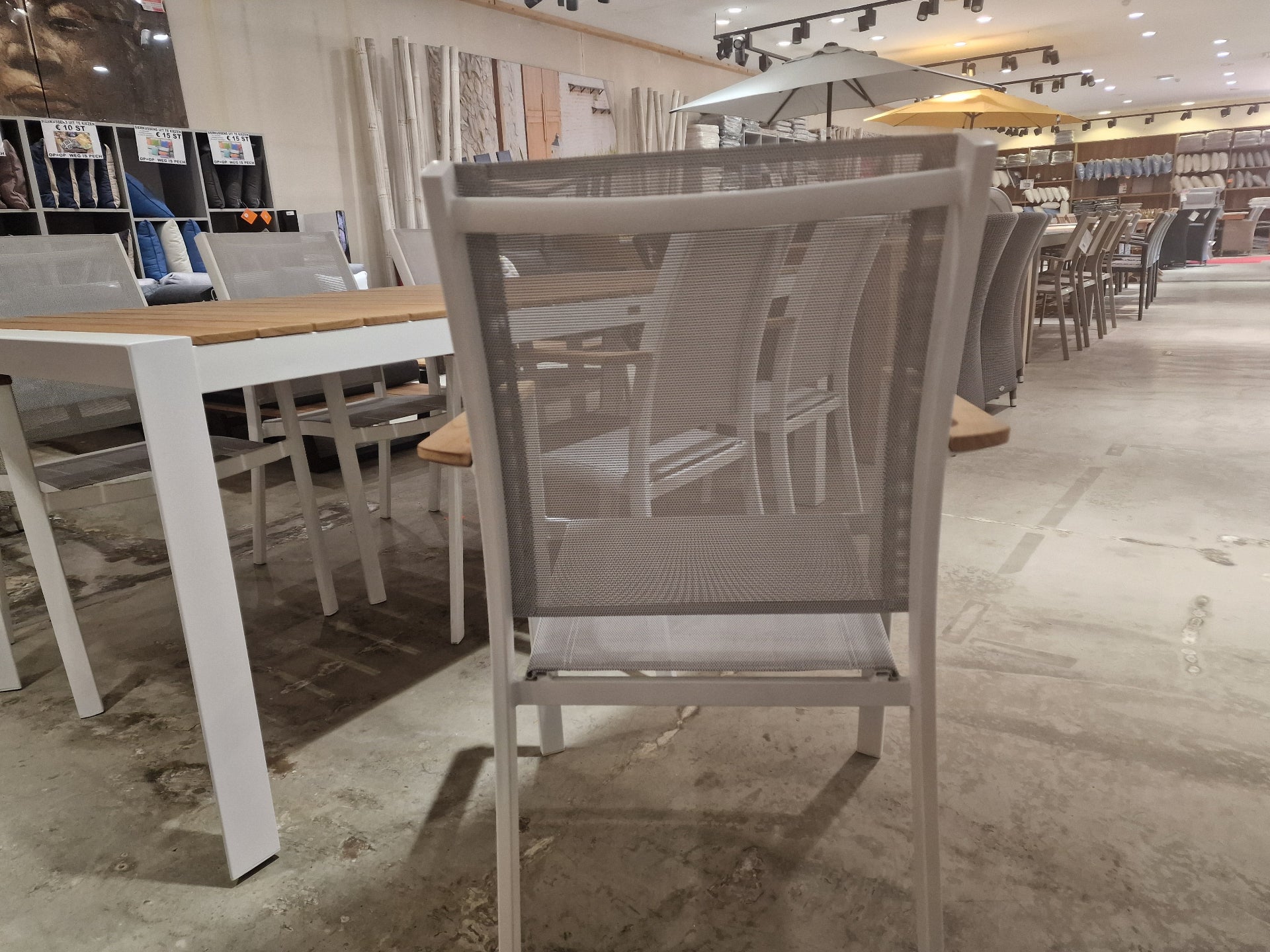 Alu Stapelstoel Bilbao White Mat Alu + Light Grey Textilene + Teak Arm