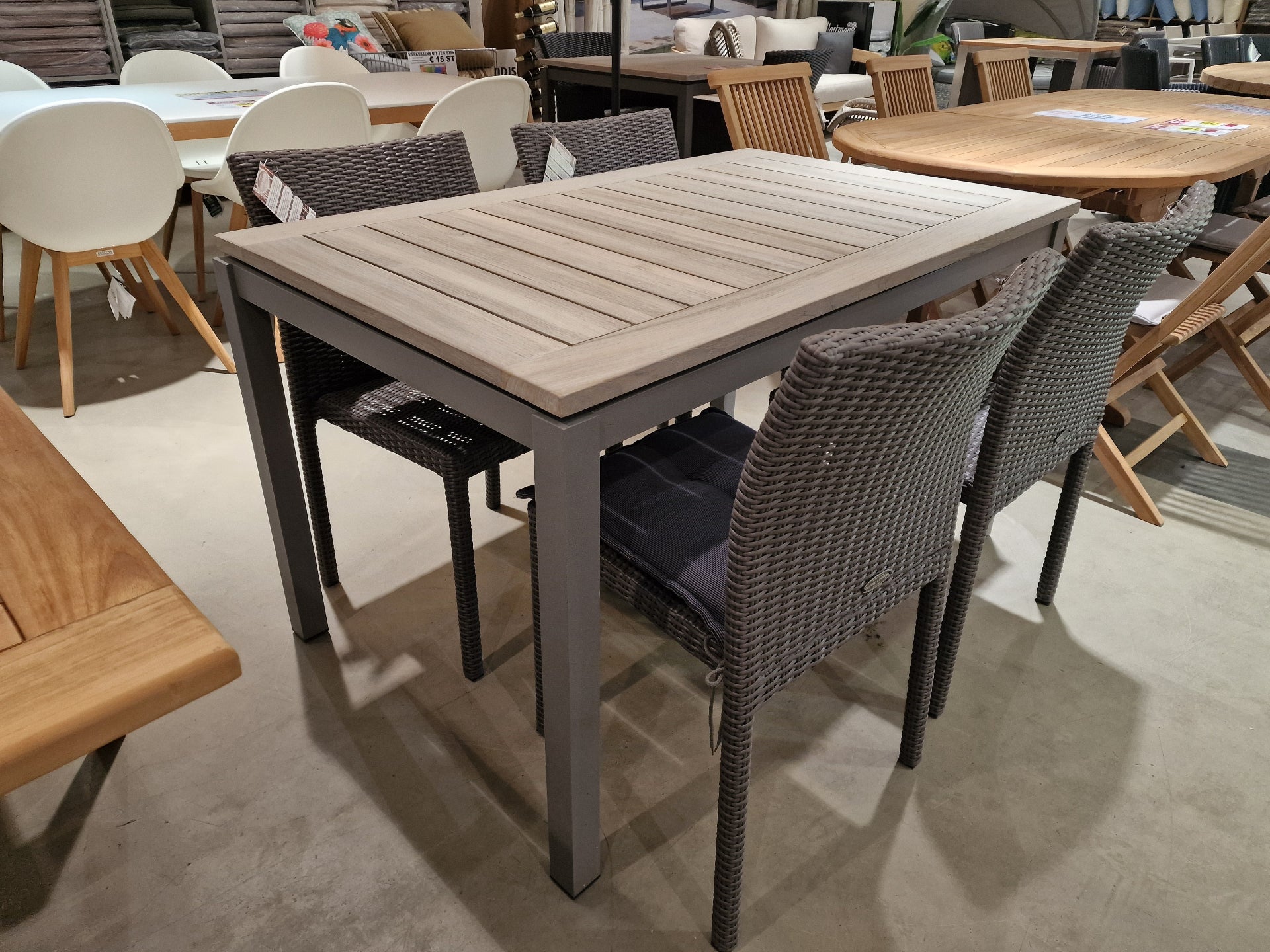Alu Tuintafel Frame Jefferson Warm-Grey Mat 130cm x 80cm + Teak Top Cancun Instant Grey Brushed
