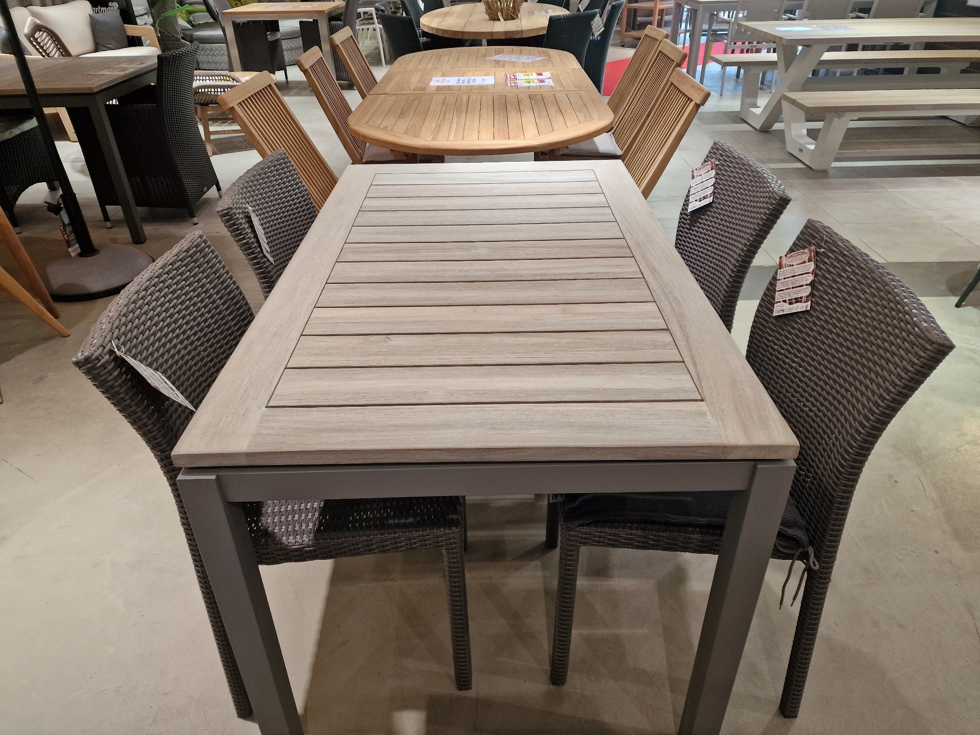 Alu Tuintafel Frame Jefferson Warm-Grey Mat 130cm x 80cm + Teak Top Cancun Instant Grey Brushed