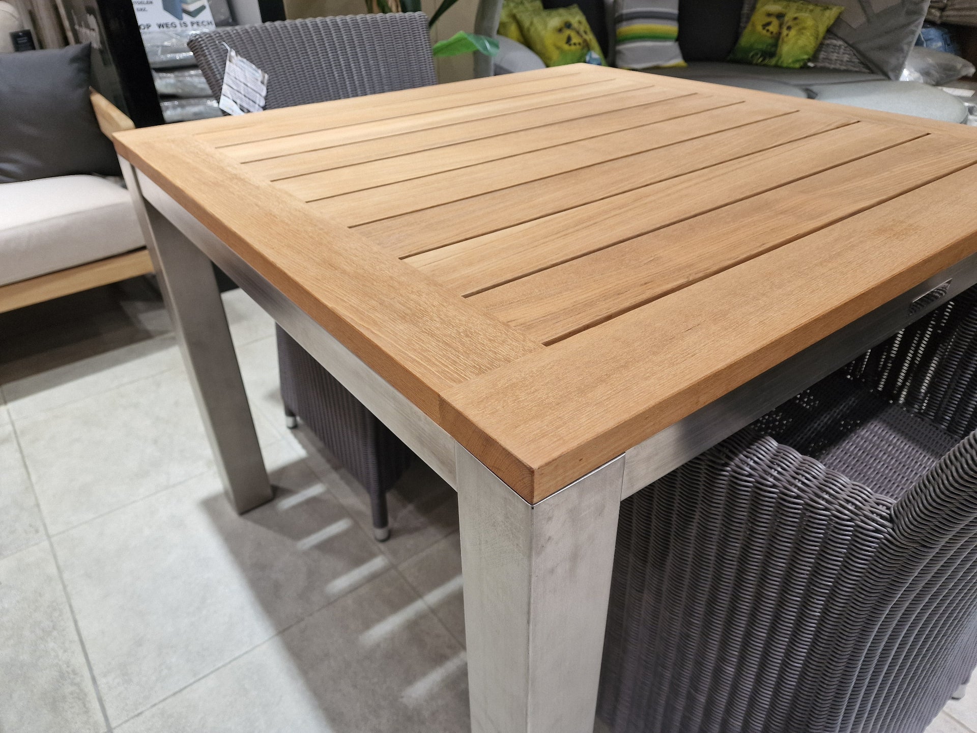 Teak Tuintafel Vierkant + Inox Poten 100 x 100 x H75 cm