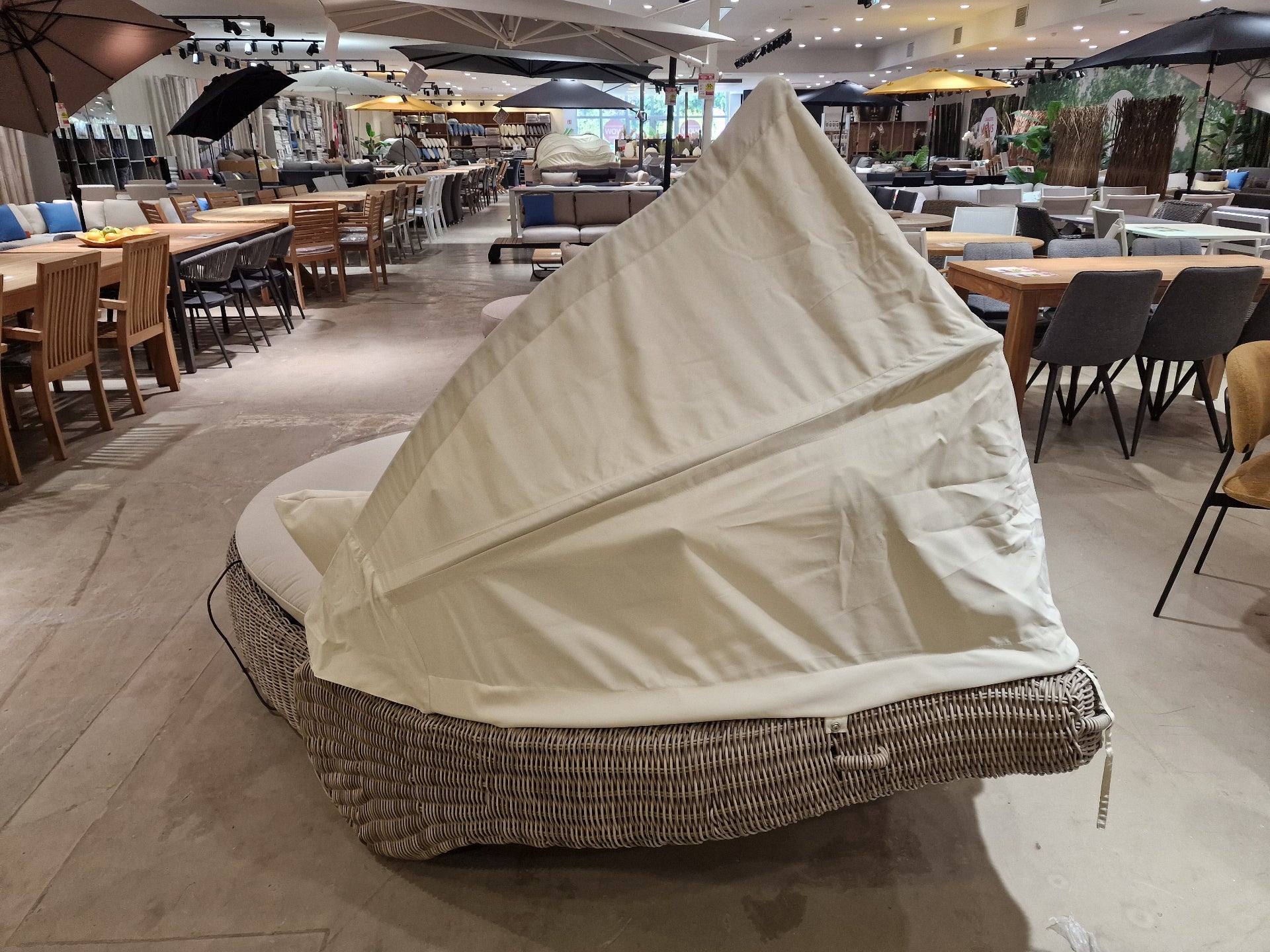 Santa Cruz Massage Ligbed Lounge XL met Zonnekap Ecru