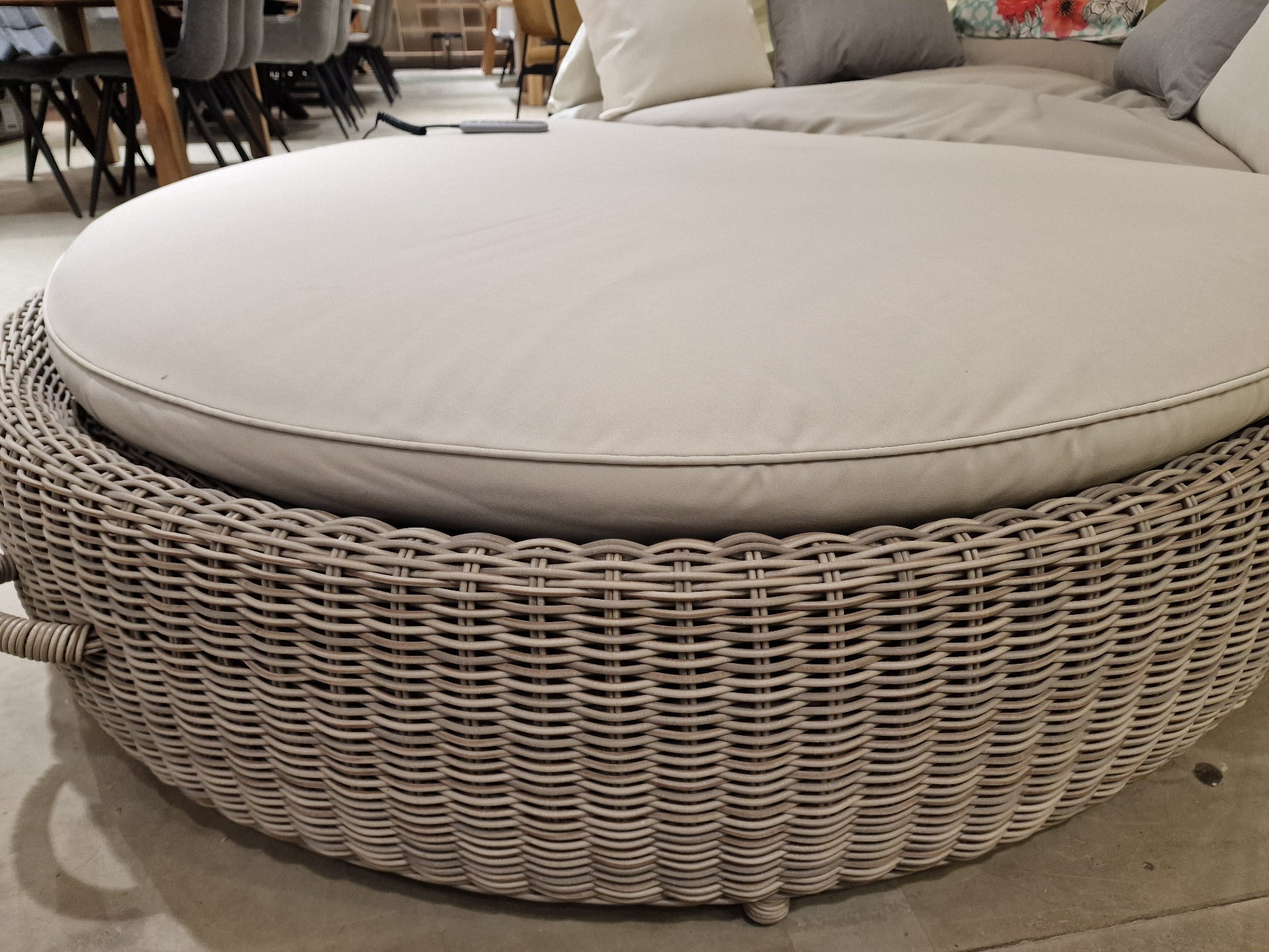 Santa Cruz Massage Ligbed Lounge XL met Zonnekap Ecru