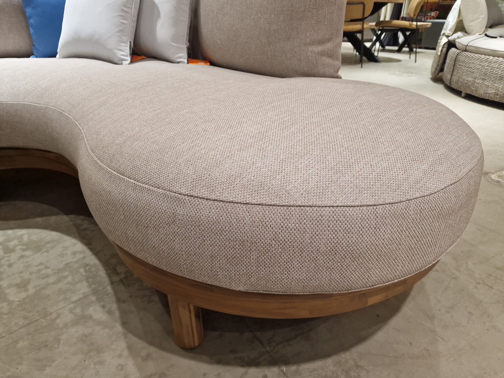 Salvador Hoeklounge - Acacia Light Teak Look - Alu Rugleuning Sand - Kussens Serval Light Brown Olefin 370 - Luxury Lounge