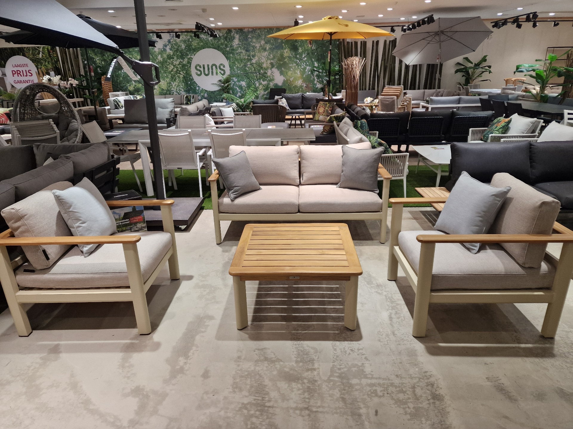 Forza Lounge Sofaset Alu Frame Sand + Teak Natural Armleuning - Kussens Serval Light Brown Olefin 370