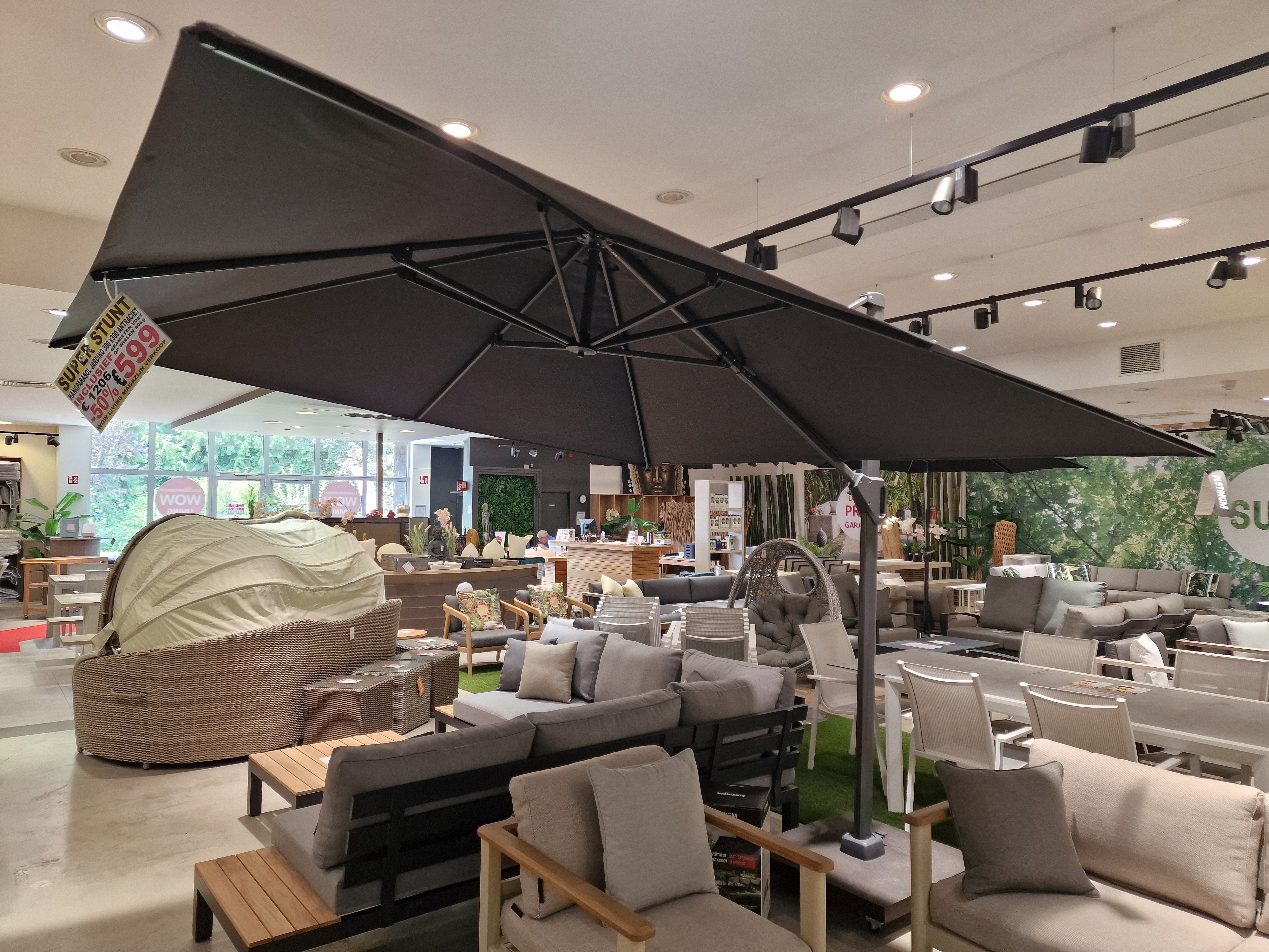 Zweefparasol Challenger T1 300 x 300cm Doek Antraciet + Graniet Voet 90KG Zwart Nesling