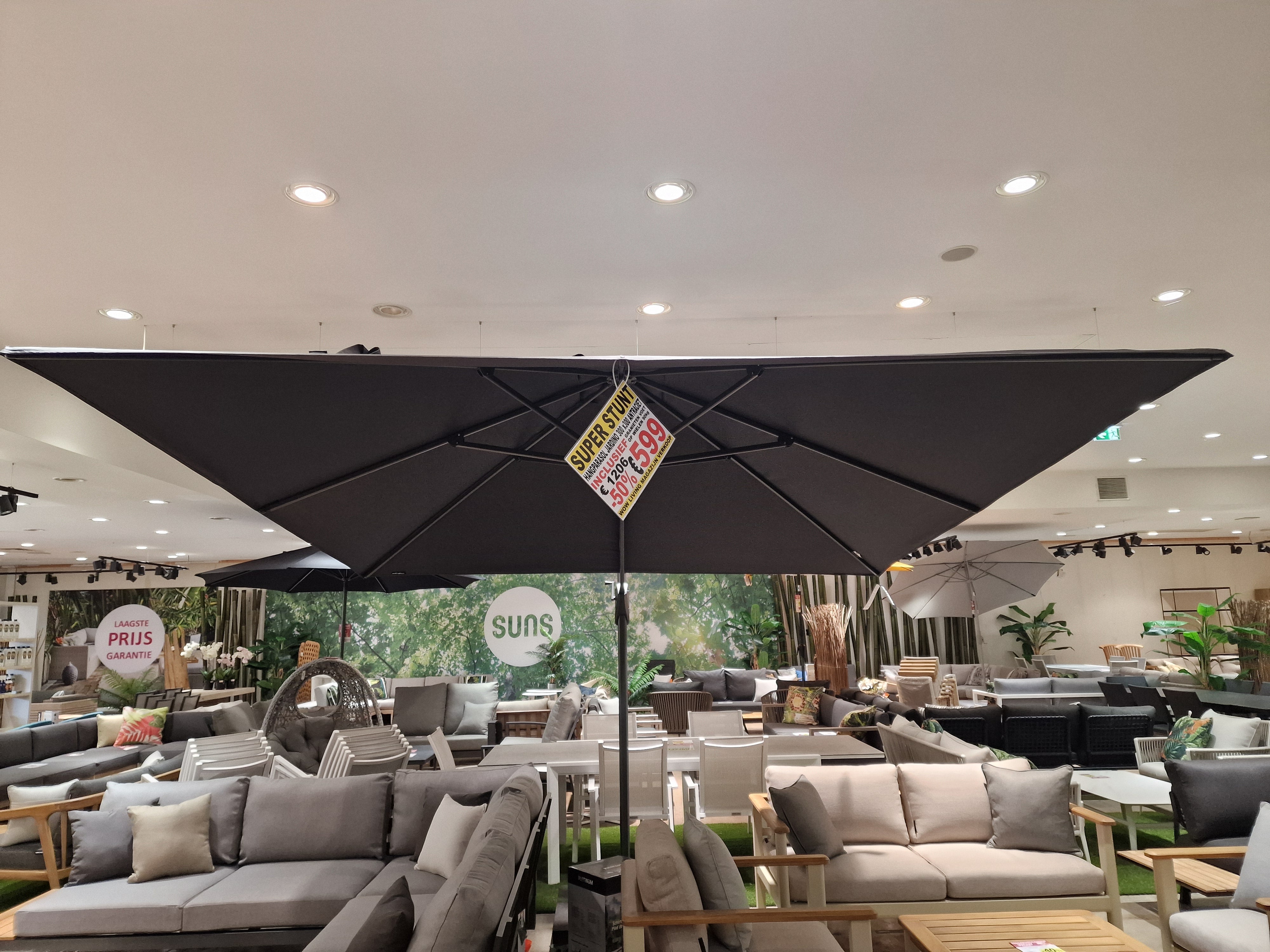 Zweefparasol Challenger T1 300 x 300cm Doek Antraciet + Graniet Voet 90KG Zwart Nesling