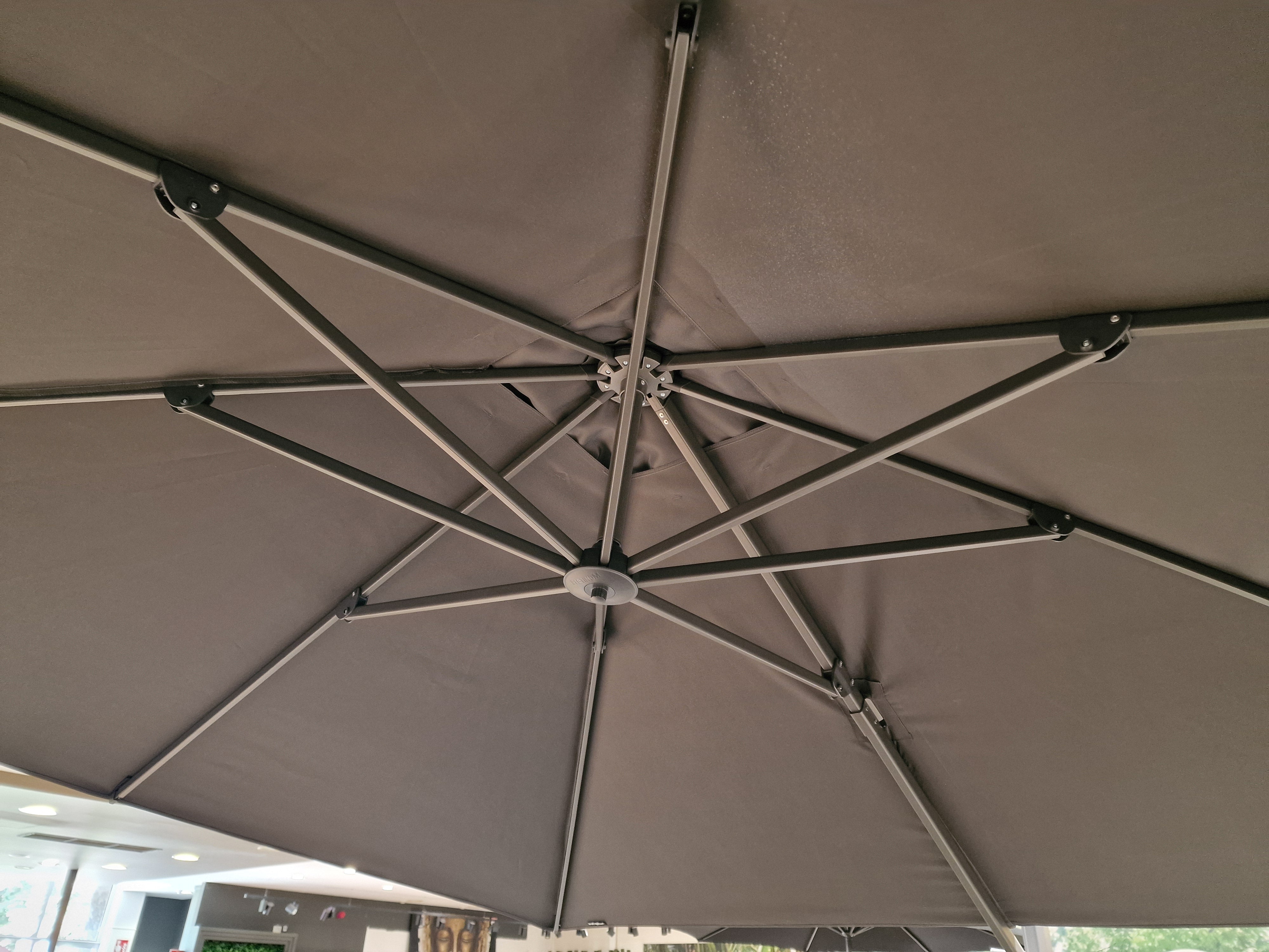 Zweefparasol Challenger T1 300 x 300cm Doek Antraciet + Graniet Voet 90KG Zwart Nesling