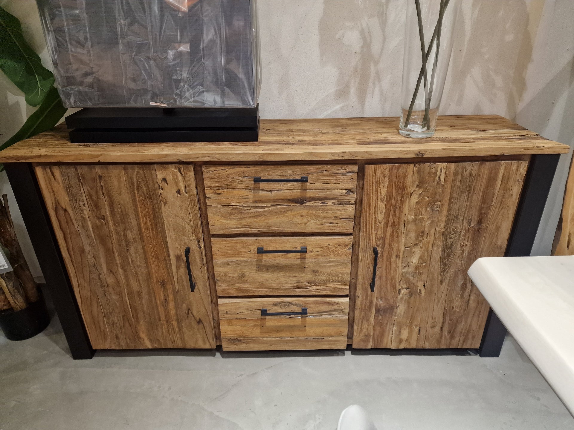 Atlanta Dressoir Met 2 Deuren en 3 Laden 170 x 45 x H85 cm Vintage