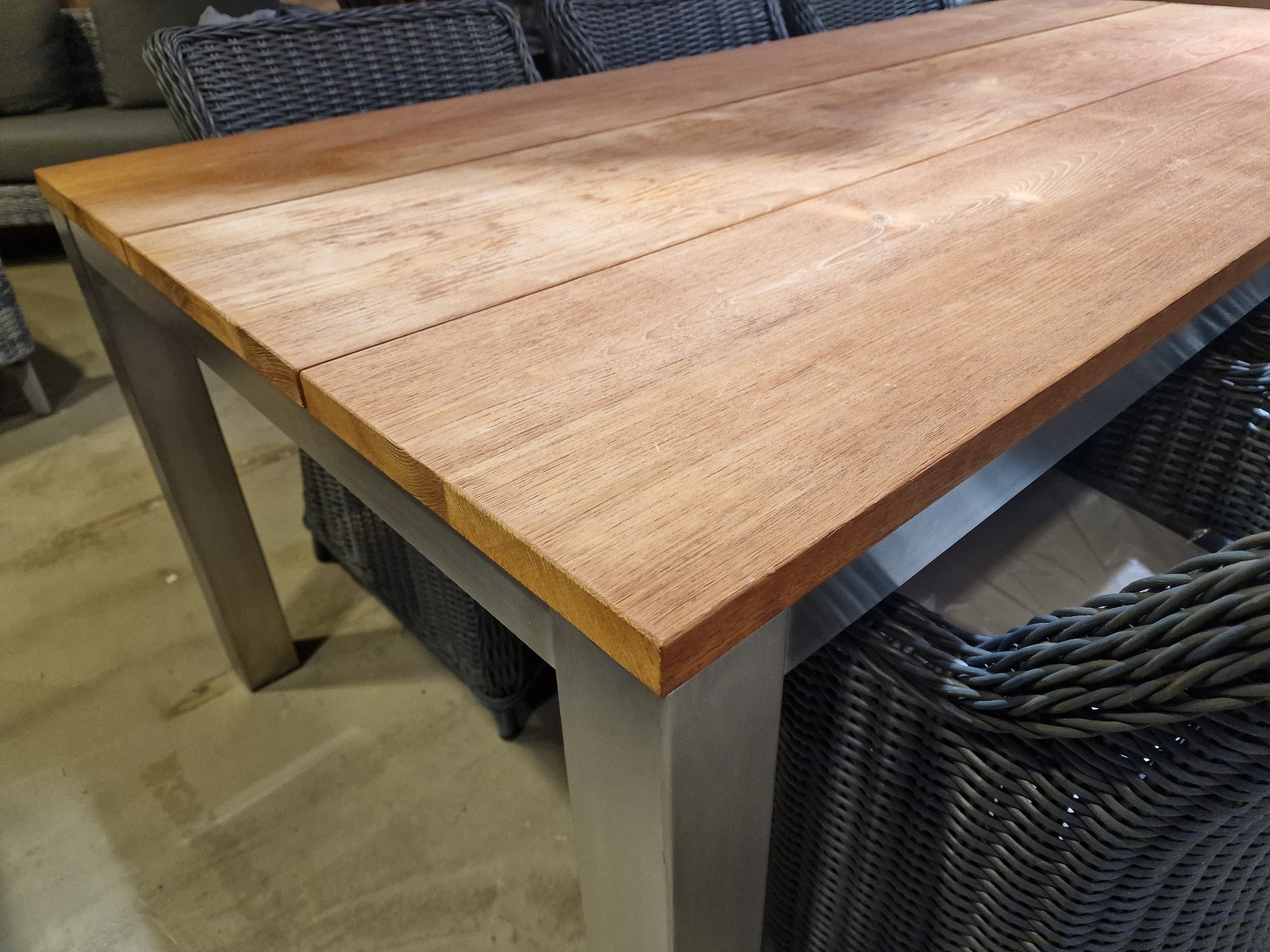 Teak Tuintafel Erosi + Inox Poten 220 x 100 cm - 3 Brede Planken