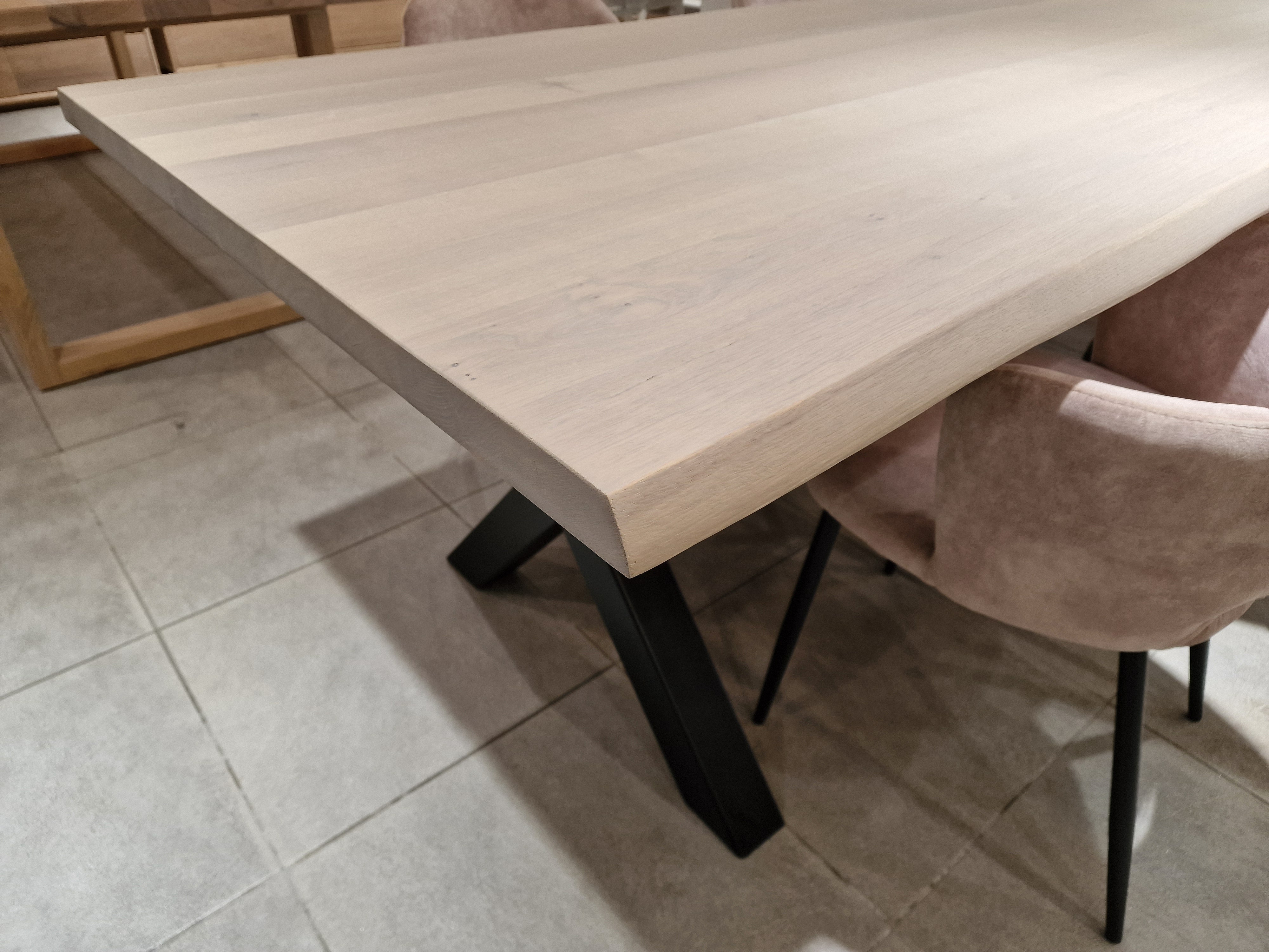 Eik Interieurtafel Rechthoekig 300 x 100cm Grijs Boomstam met metalen X-Poot Zwart