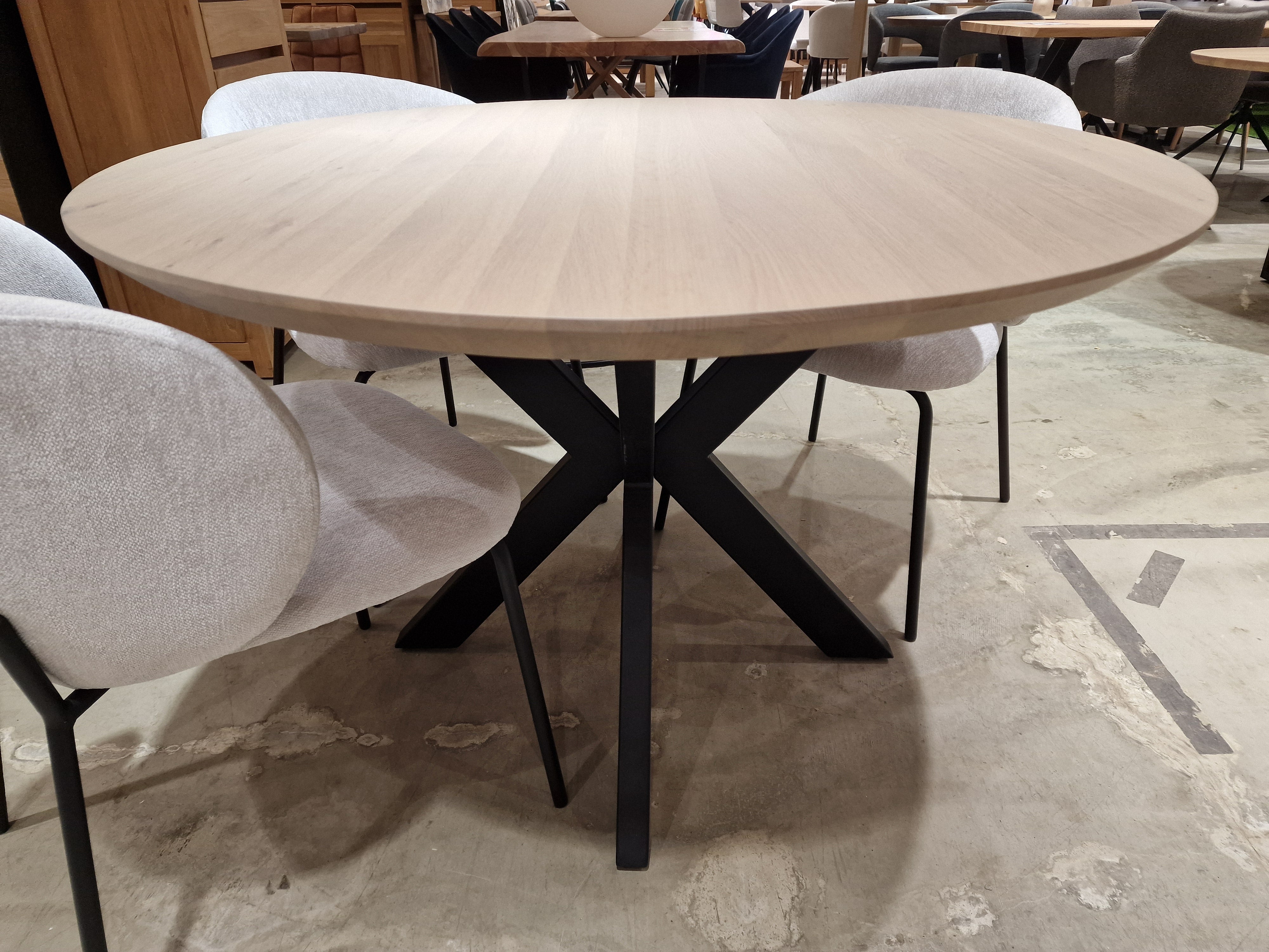 Eik Interieurtafel Rond Dia 120cm Naturel Verjongd met Zwarte metalen Spider-Poot