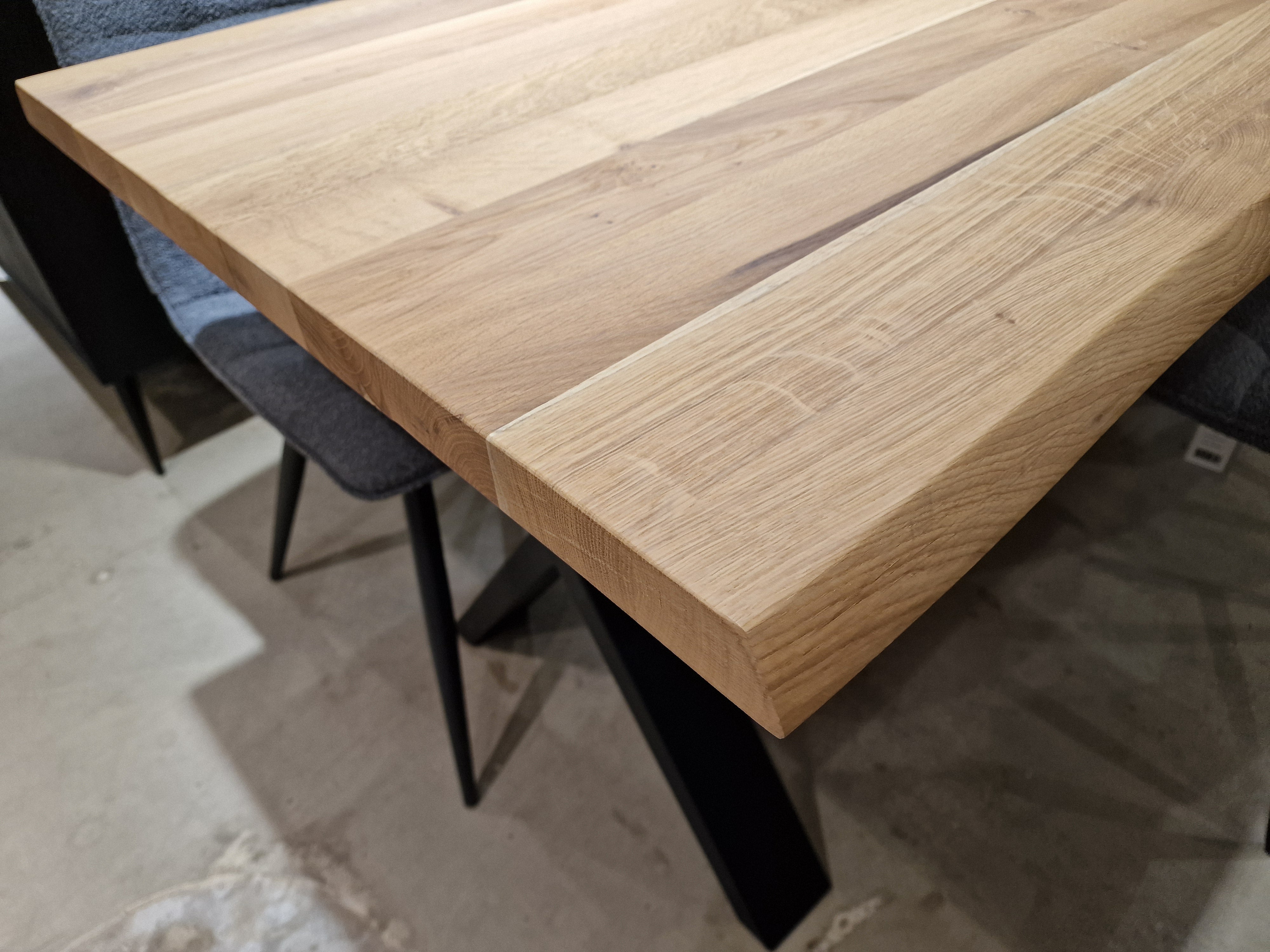 Eiken Interieurtafel Rechthoekig 180 x 80cm Naturel Boomstam met Zwarte metalen X-Poten