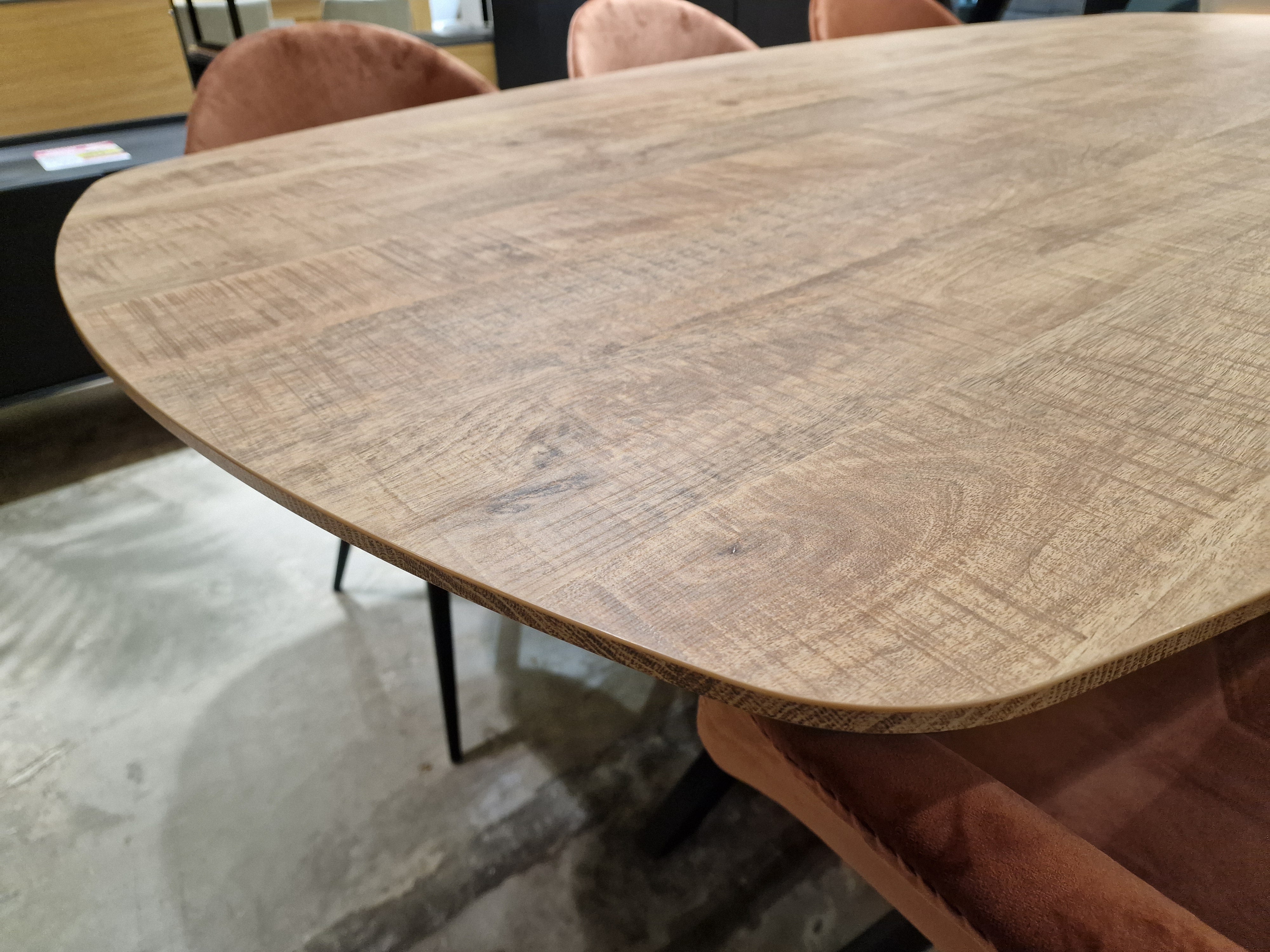 Lamilux Mango Interieurtafel Wellington Deens Ovaal 220 x 120cm Verjongd met Zwarte Spider-Poot