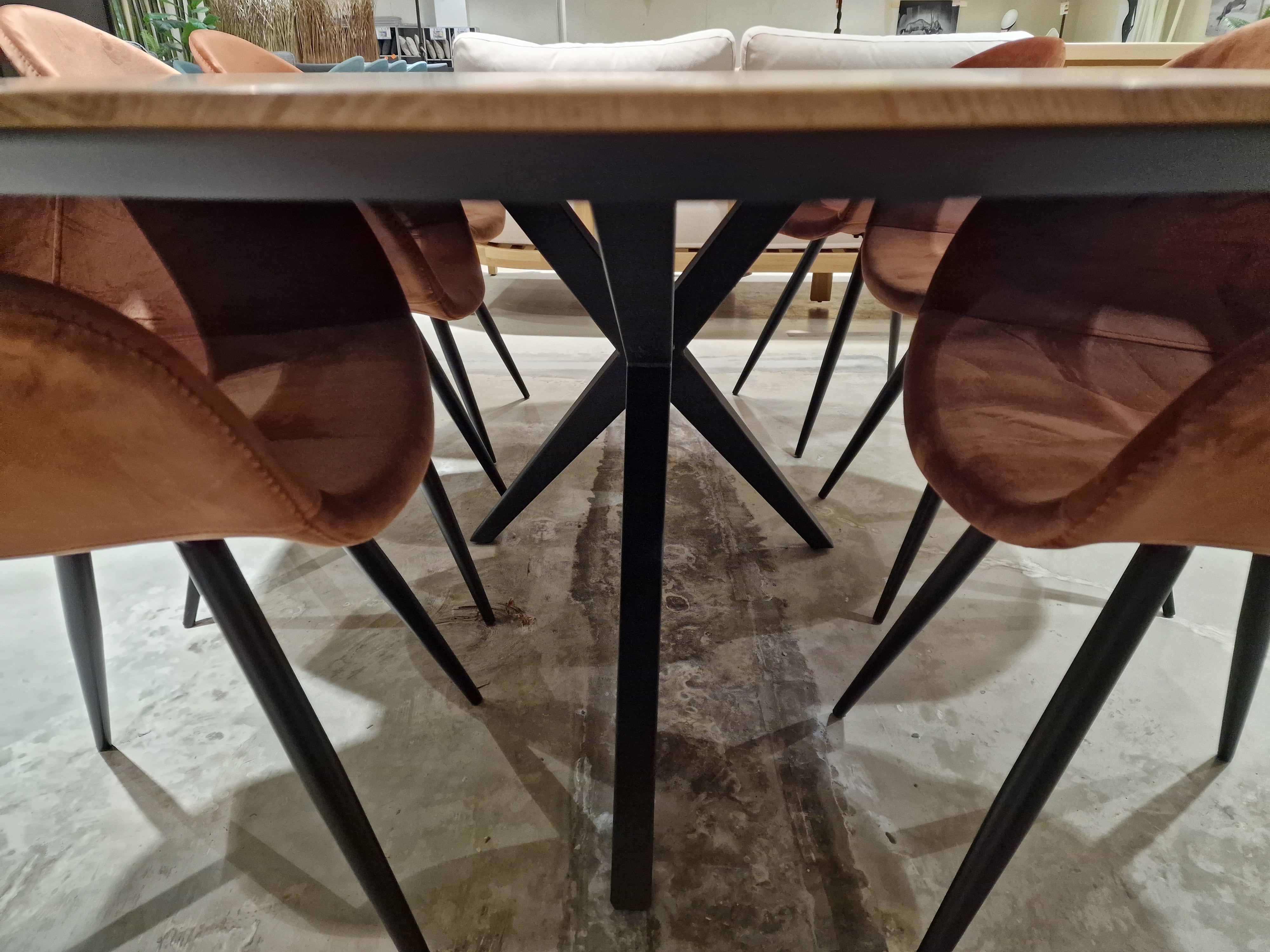 Lamilux Mango Interieurtafel Wellington Deens Ovaal 220 x 120cm Verjongd met Zwarte Spider-Poot