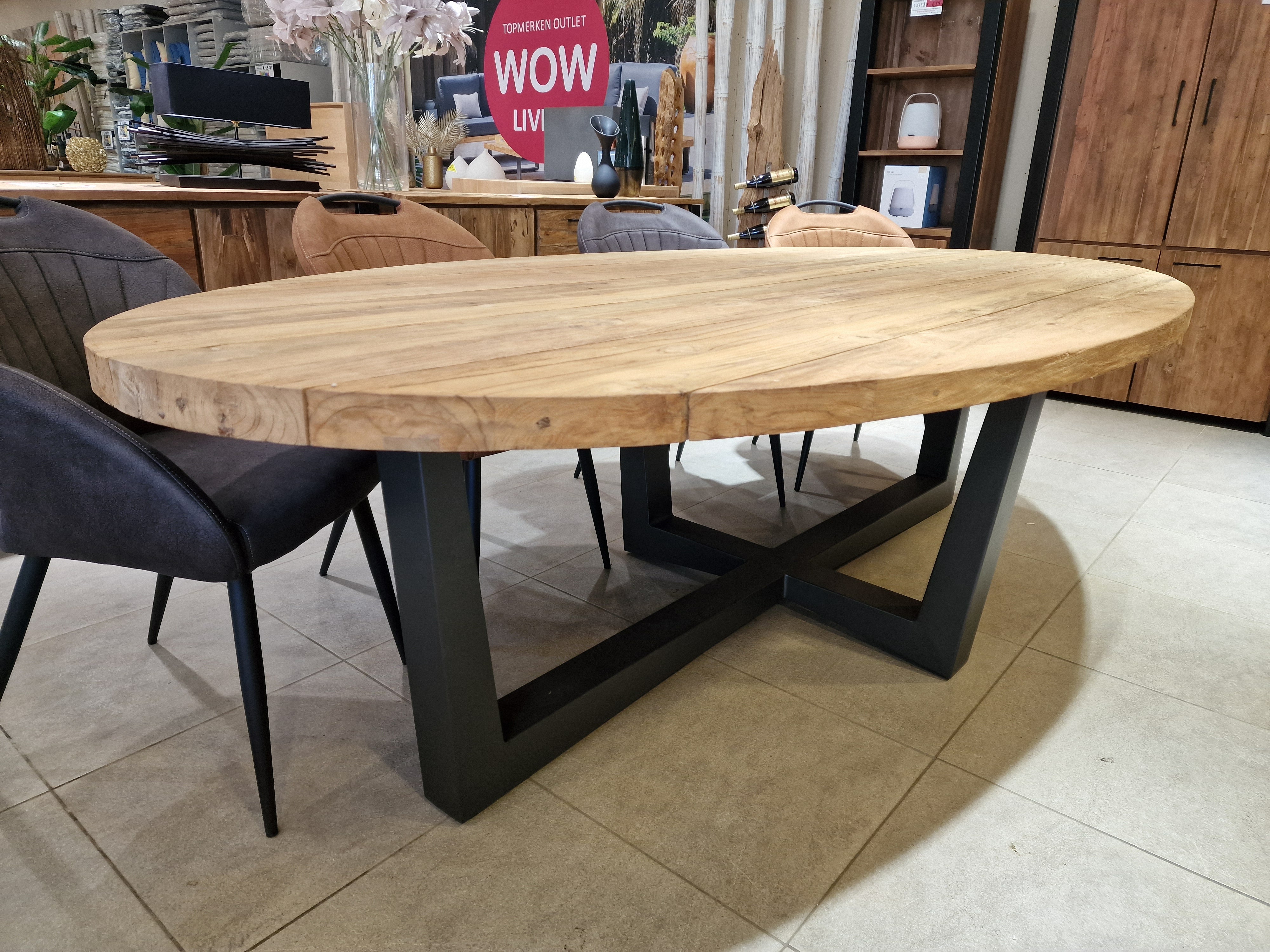 Teak Erosie Interieurtafel Ovaal 260 x 130cm Naturel Recht met Charcoal Mat Aluminium Onderstel