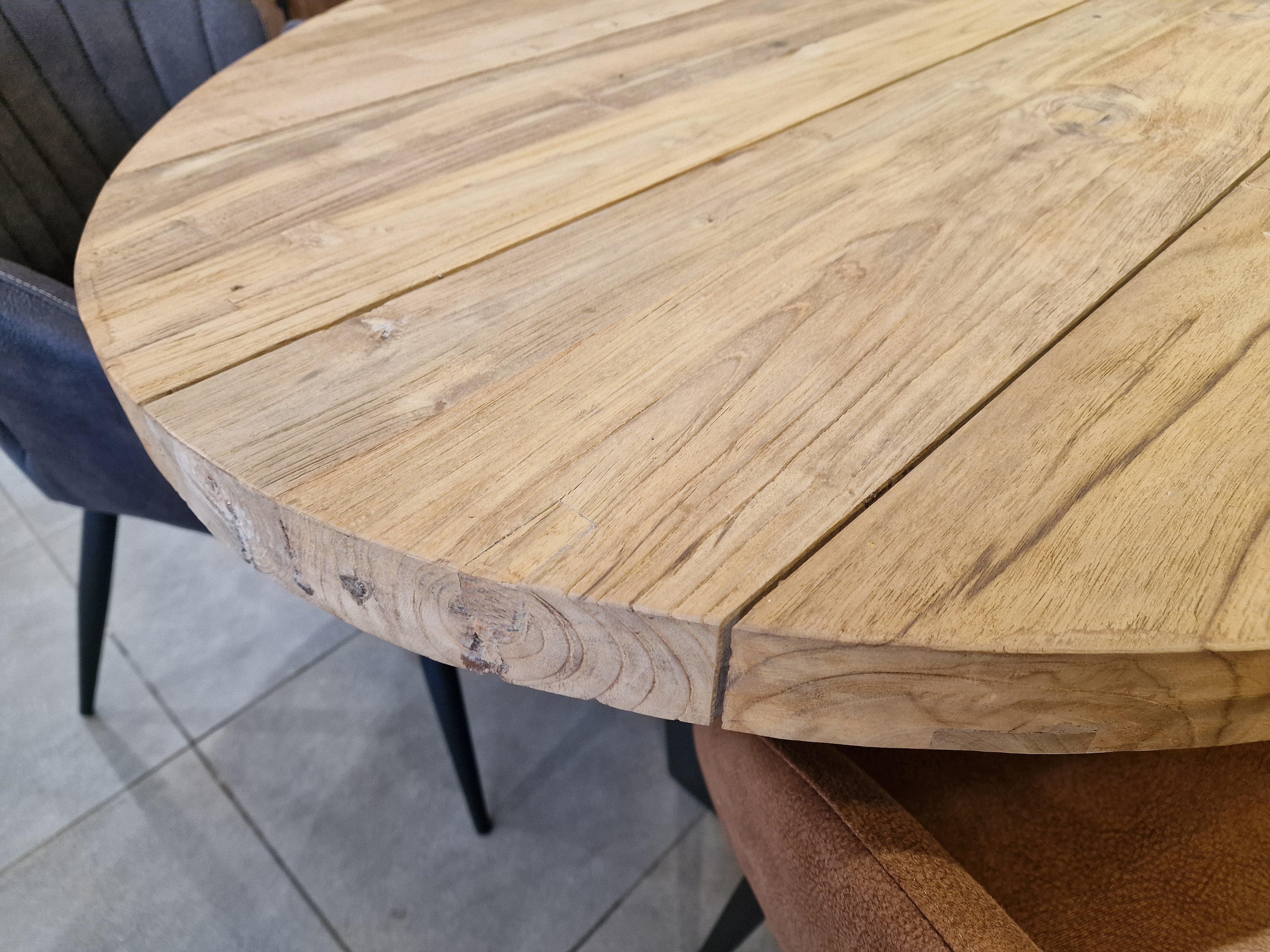 Teak Erosie Interieurtafel Ovaal 260 x 130cm Naturel Recht met Charcoal Mat Aluminium Onderstel