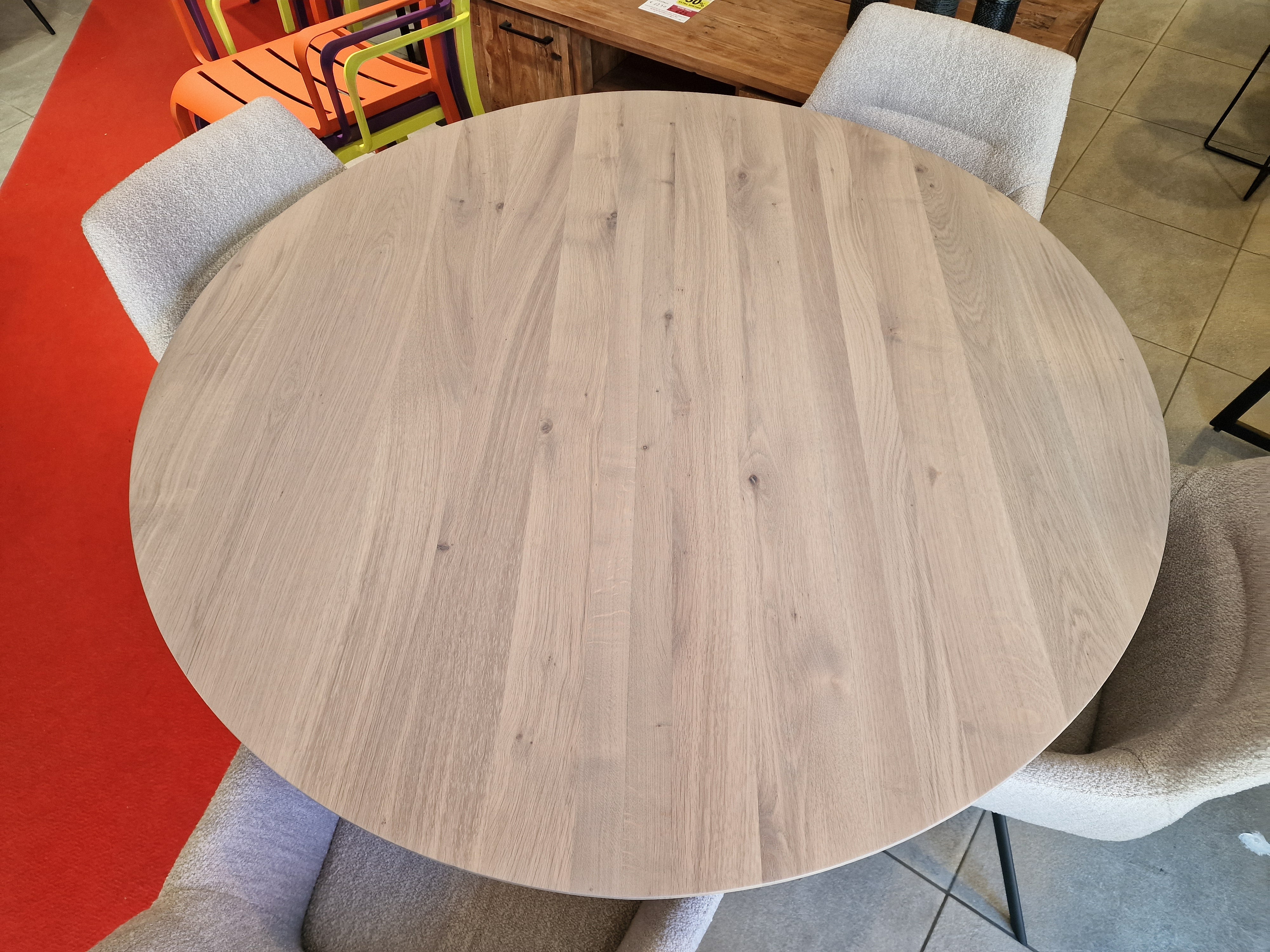 Eik Interieurtafel Rond Dia 135cm Naturel Verjongd met wit metalen Spider-Poot