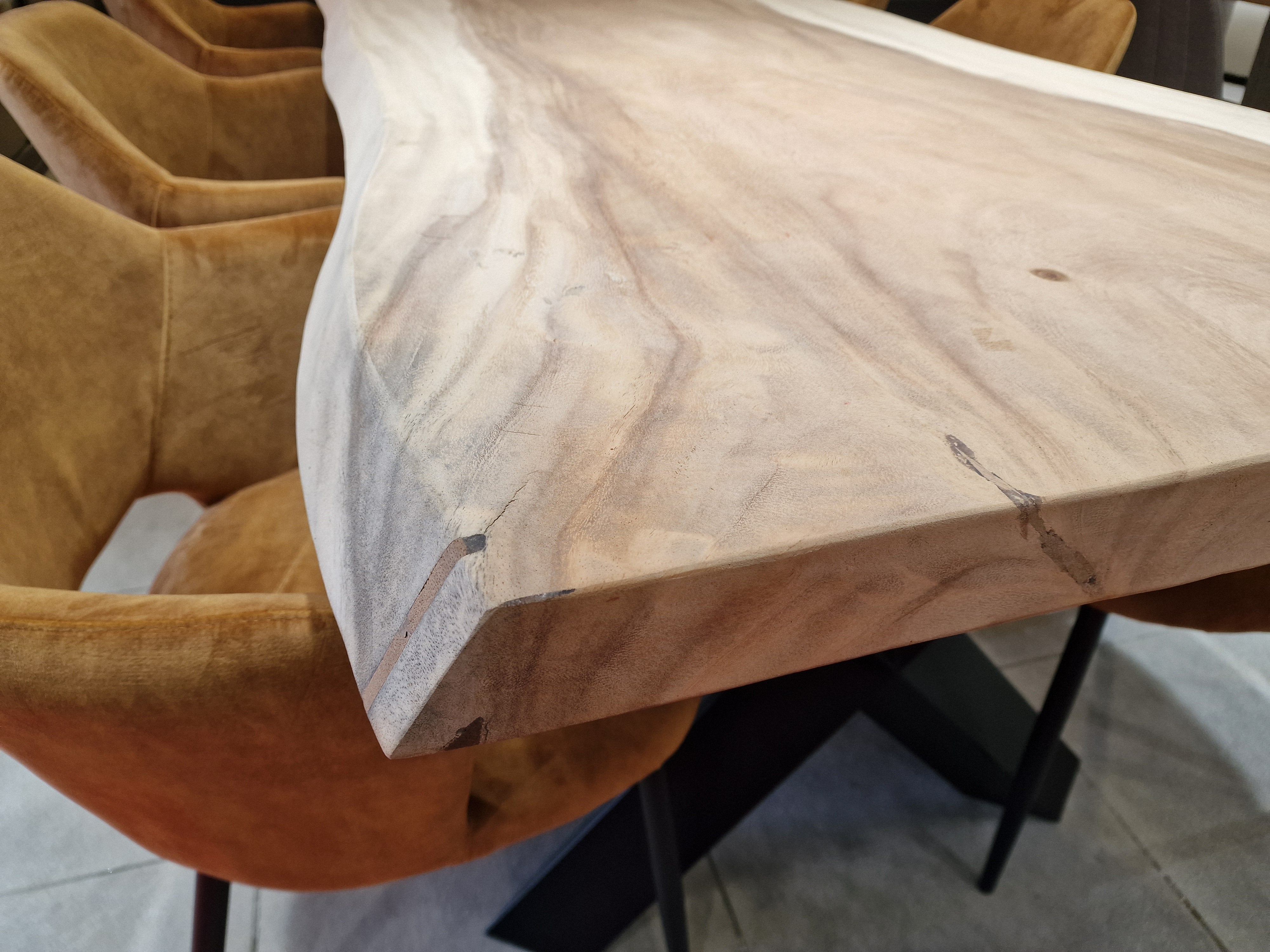 Meh Munggur Interieurtafel Rechthoekig 220 x 80cm Naturel Boomstam met zwart metalen X-Poten