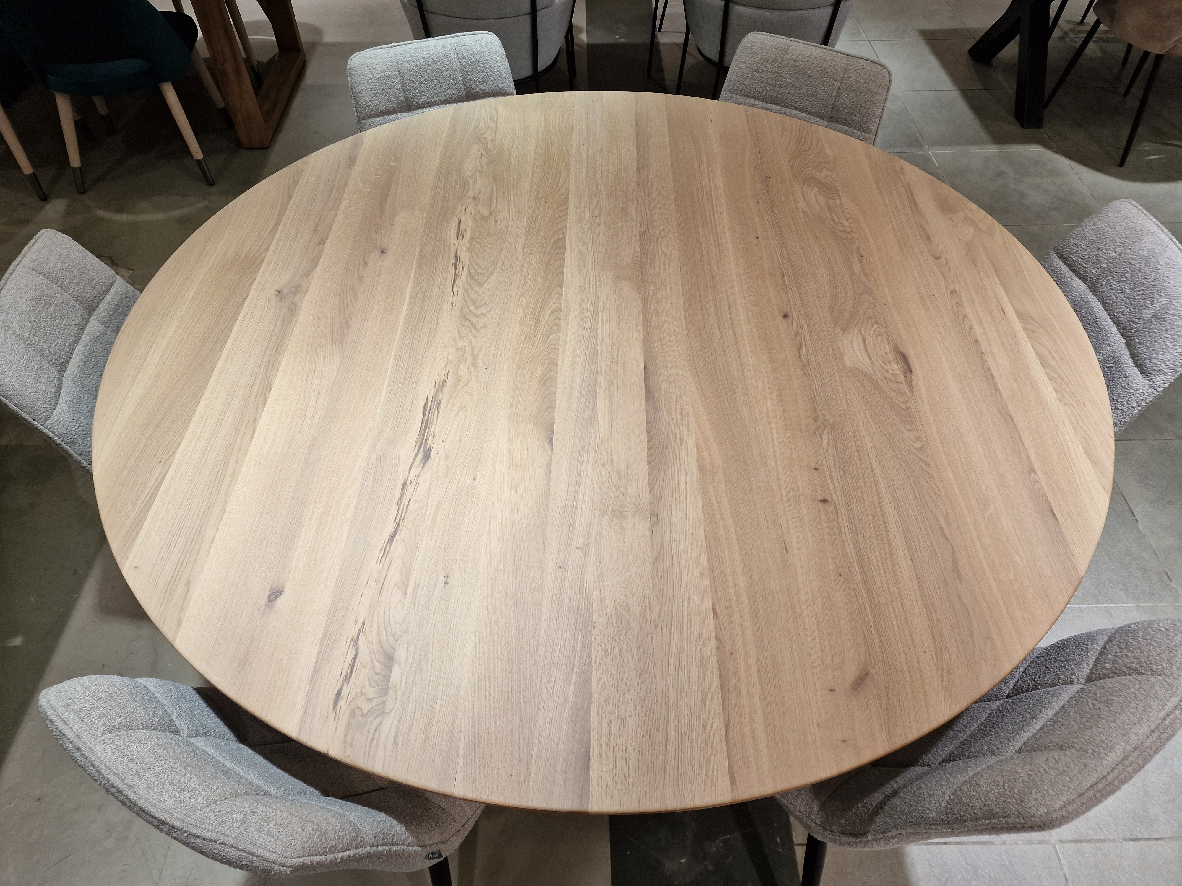 Eik Interieurtafel Rond Dia 165cm Naturel Verjongd met zwart metalen Spider-Poot