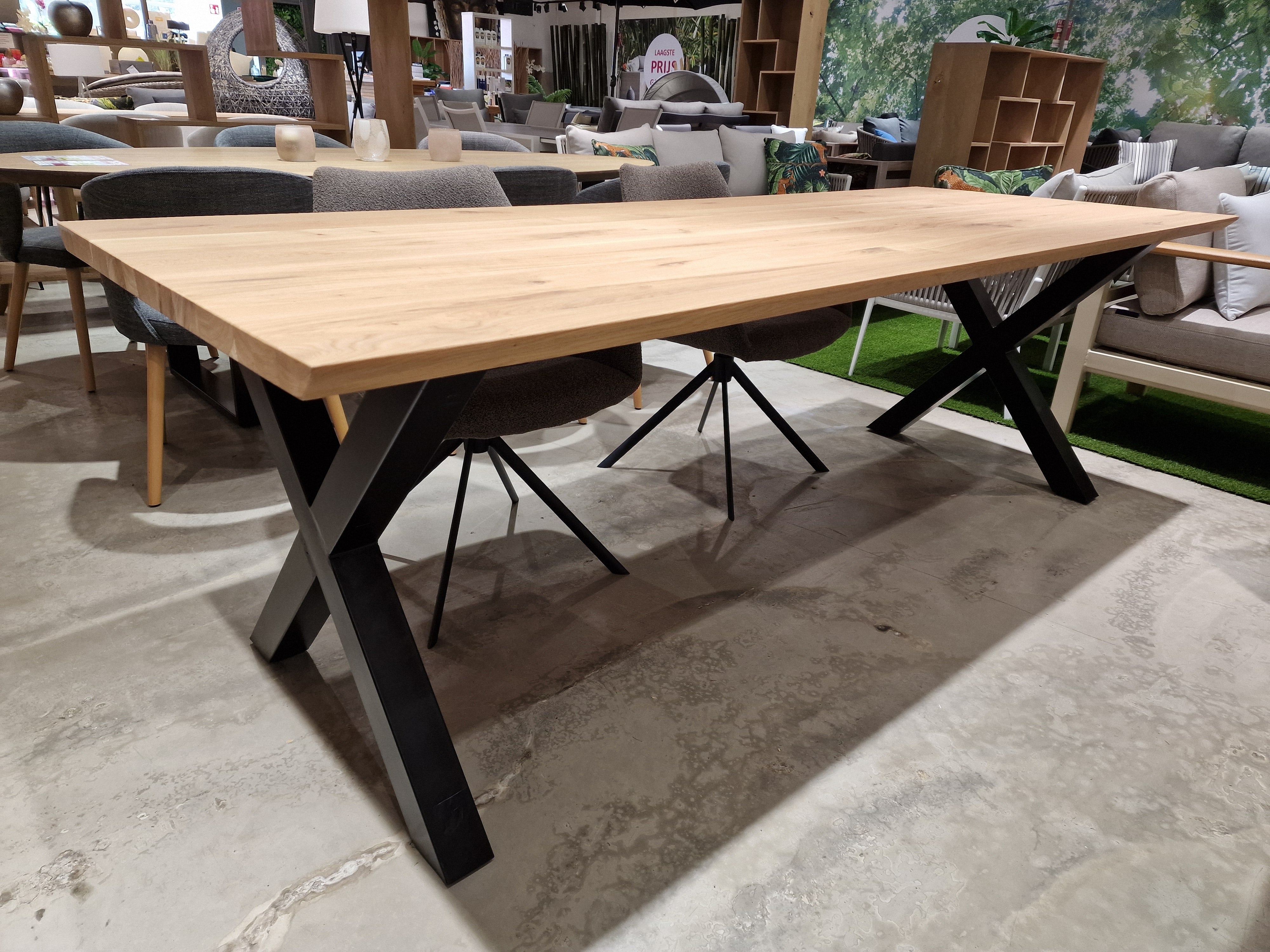 Eik Interieurtafel Rechthoek 240 x 90cm Naturel Verjongd met zwart metalen X-Poten