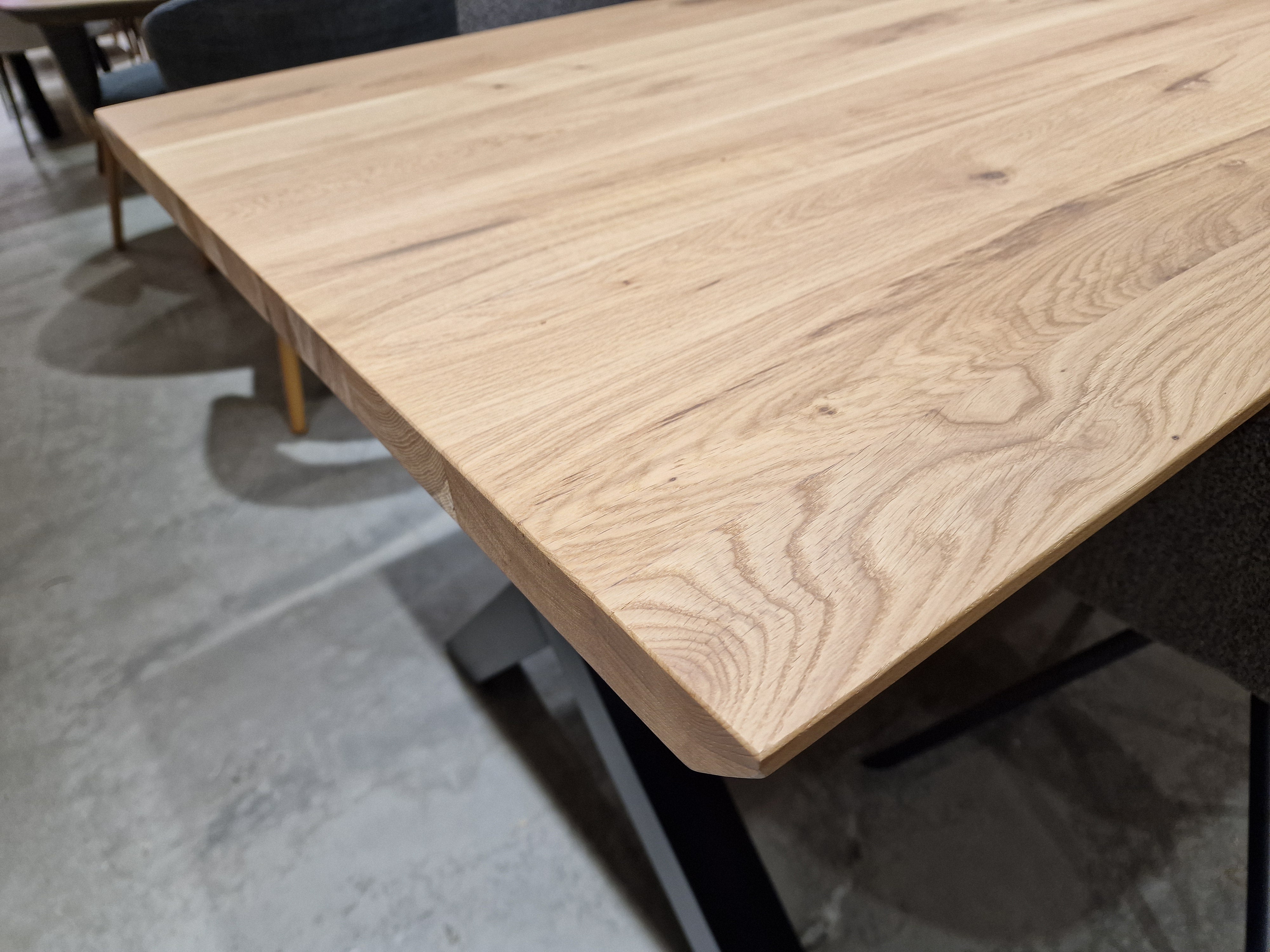 Eik Interieurtafel Rechthoek 240 x 90cm Naturel Verjongd met zwart metalen X-Poten