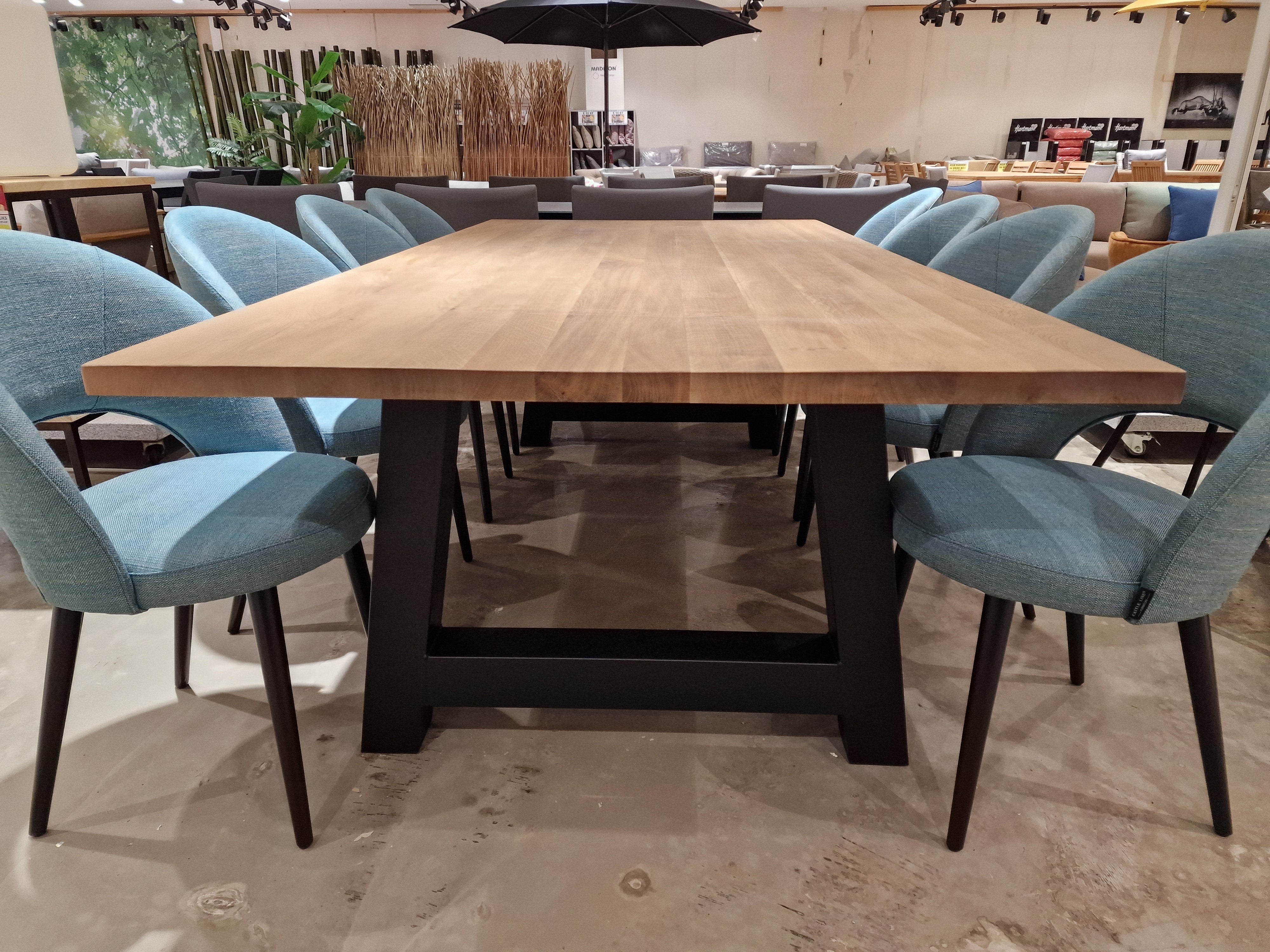 Eik Interieurtafel Rechthoekig 240 x 120cm Naturel Recht met zwart metalen A-Poten